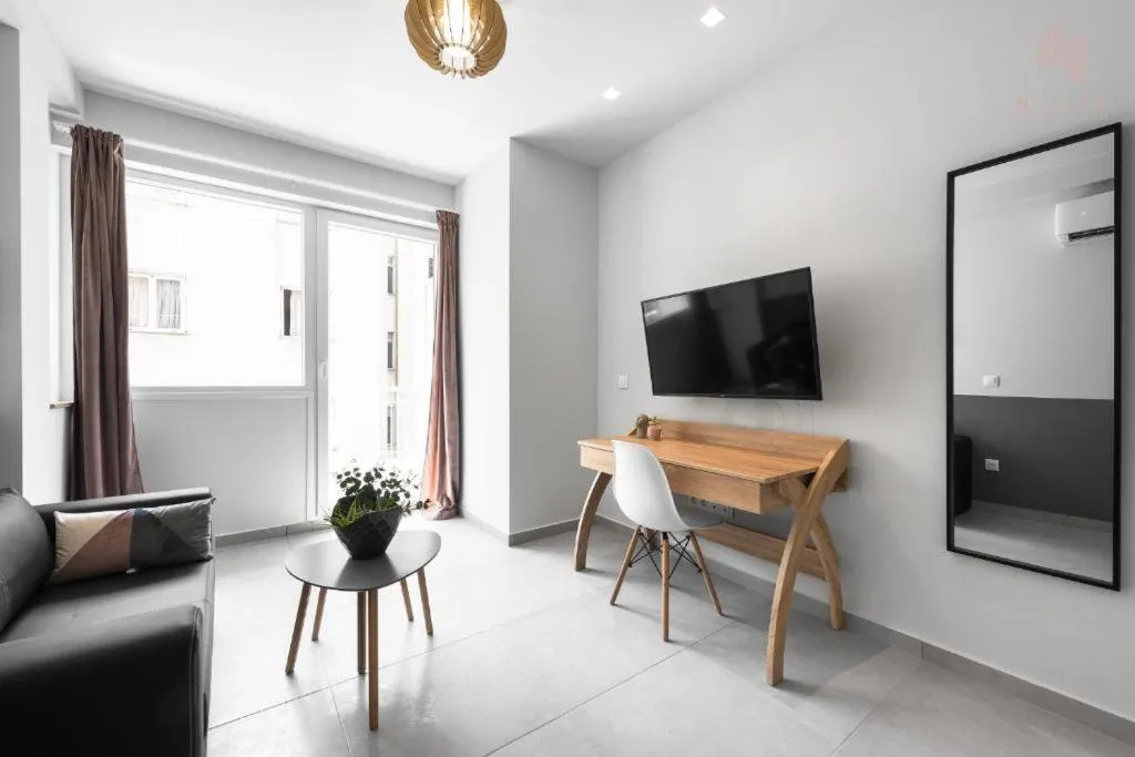 TV and multimedia in Big Apple, Nilie Hospitality MGMT