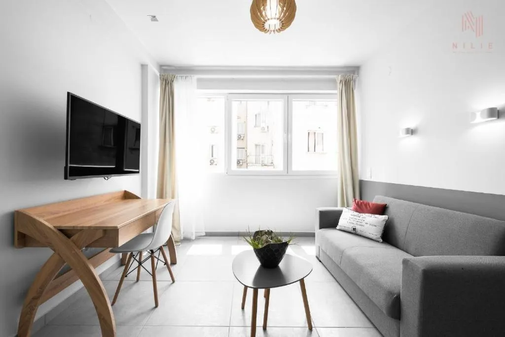 TV and multimedia in Big Apple, Nilie Hospitality MGMT