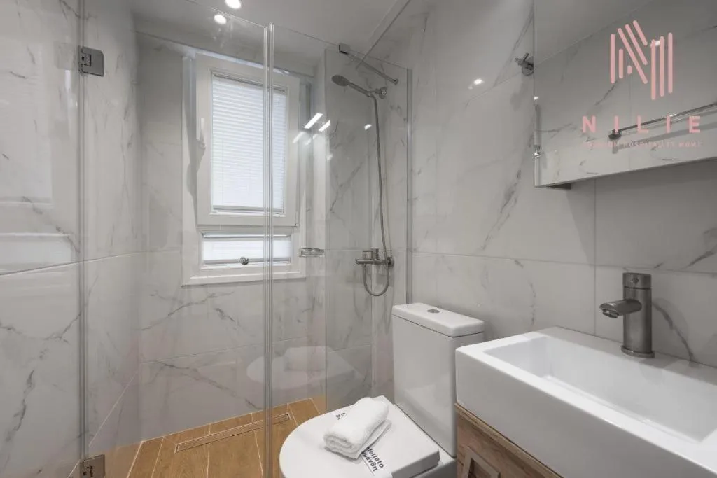 Shower in Big Apple, Nilie Hospitality MGMT