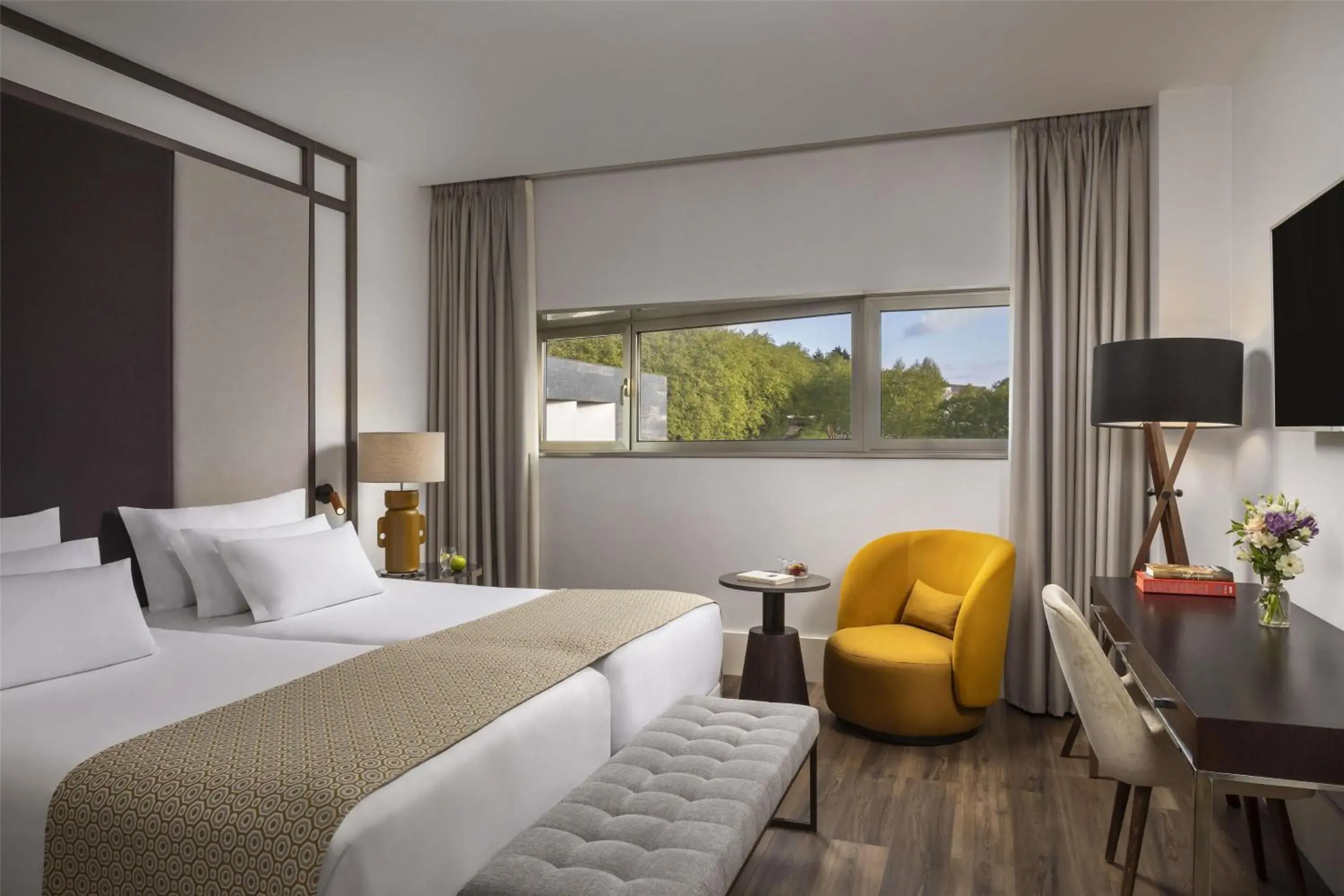 Superior Double or Twin Room with Extra Bed (2 Adults + 1 Child) in NH Collection Santiago de Compostela Superior Double or Twin Room with Extra Bed (2 Adults + 1 Child) in NH Collection Santiago de Compostela