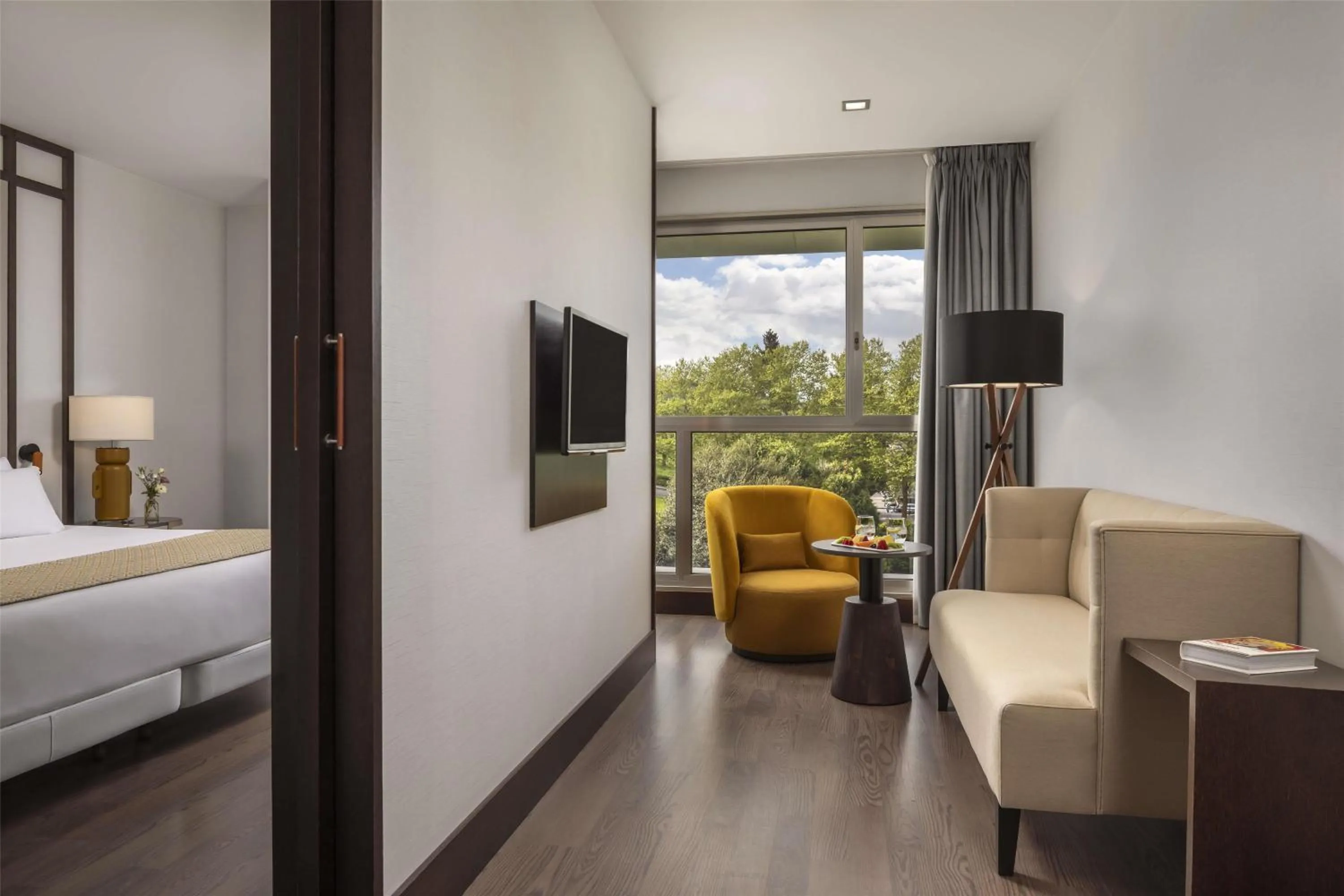 Photo of the whole room, Bed in NH Collection Santiago de Compostela