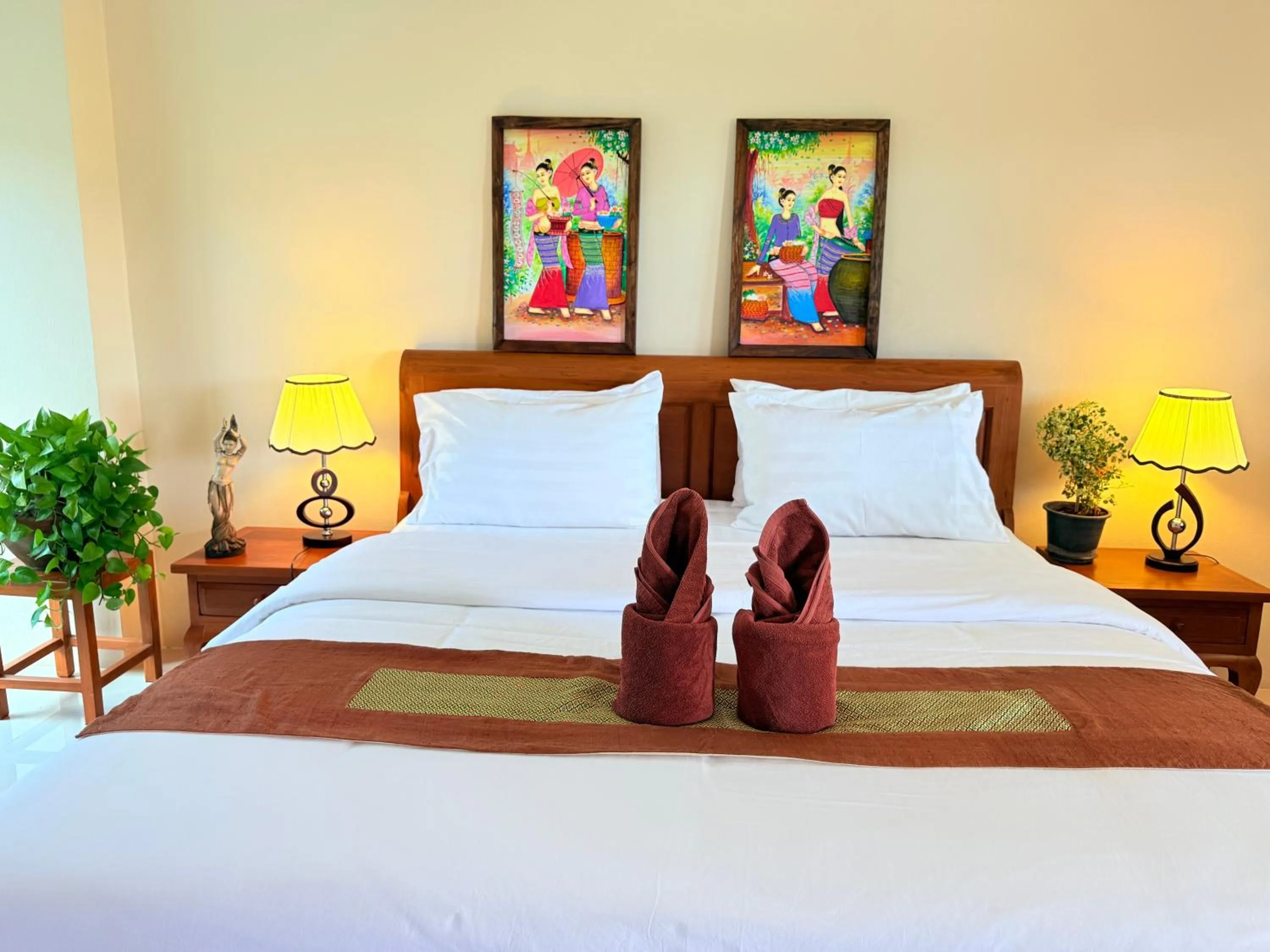 Bedroom, Bed in Laph Kham House