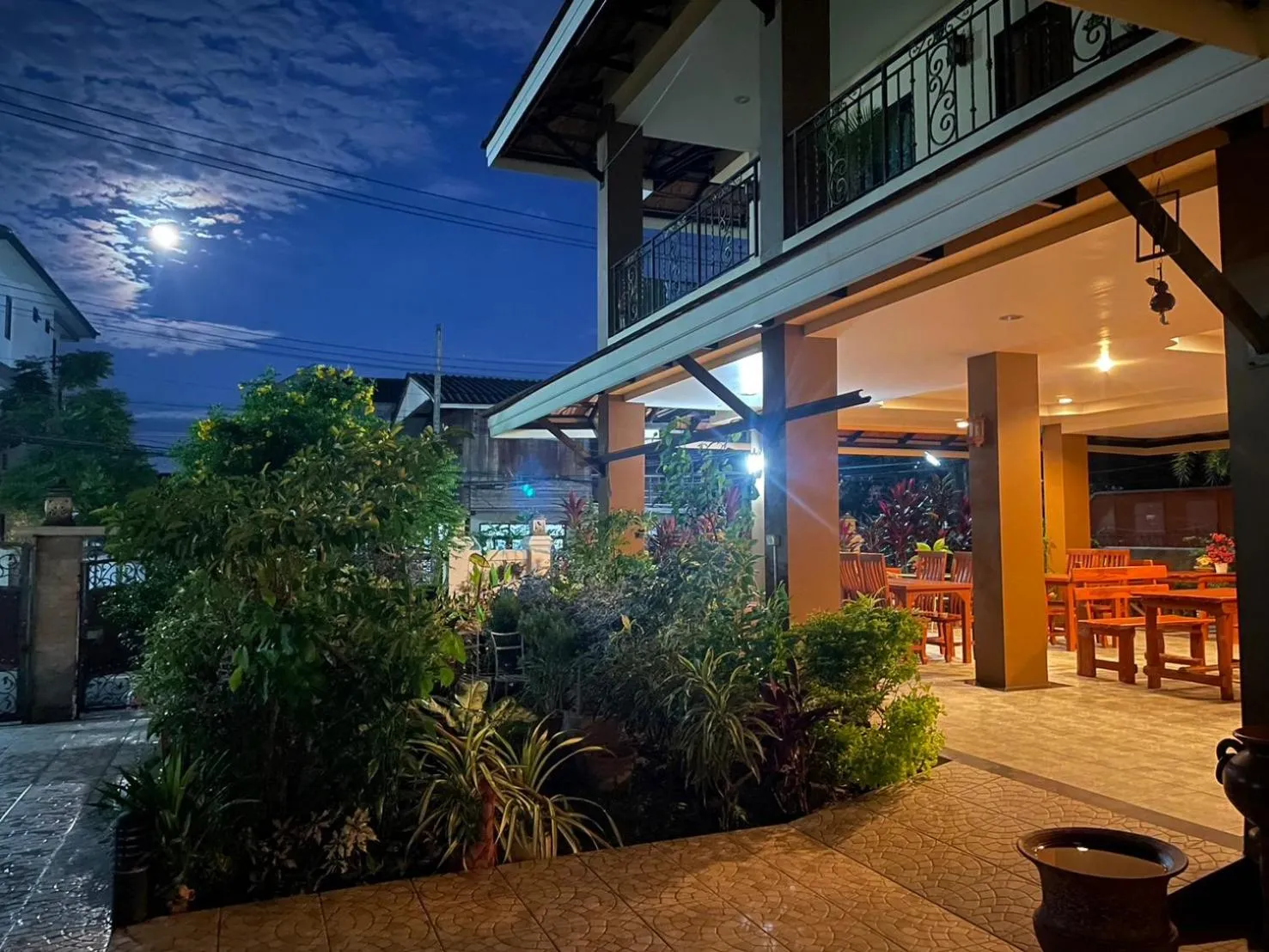 Night in Laph Kham House