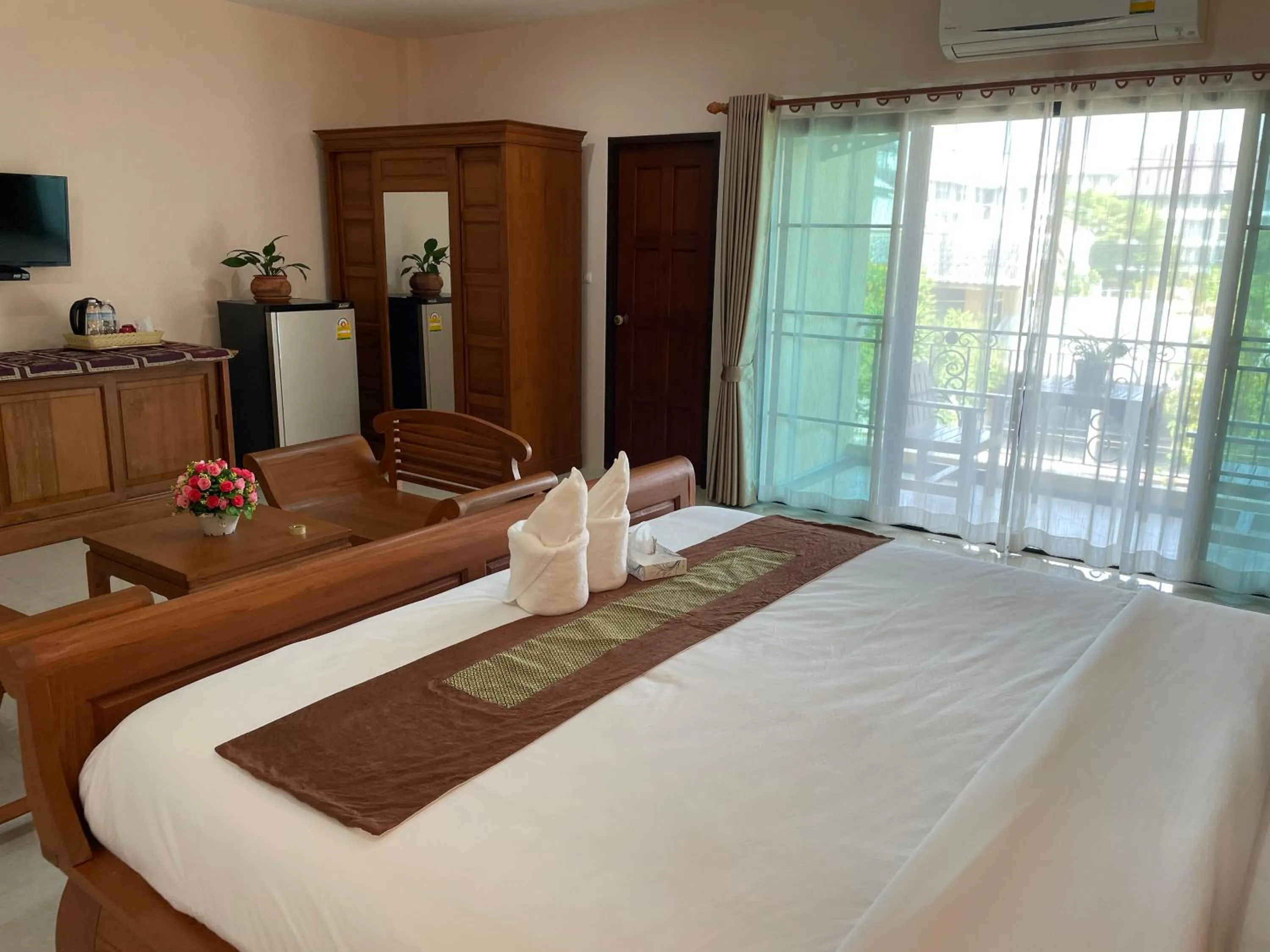 Bedroom, Bed in Laph Kham House