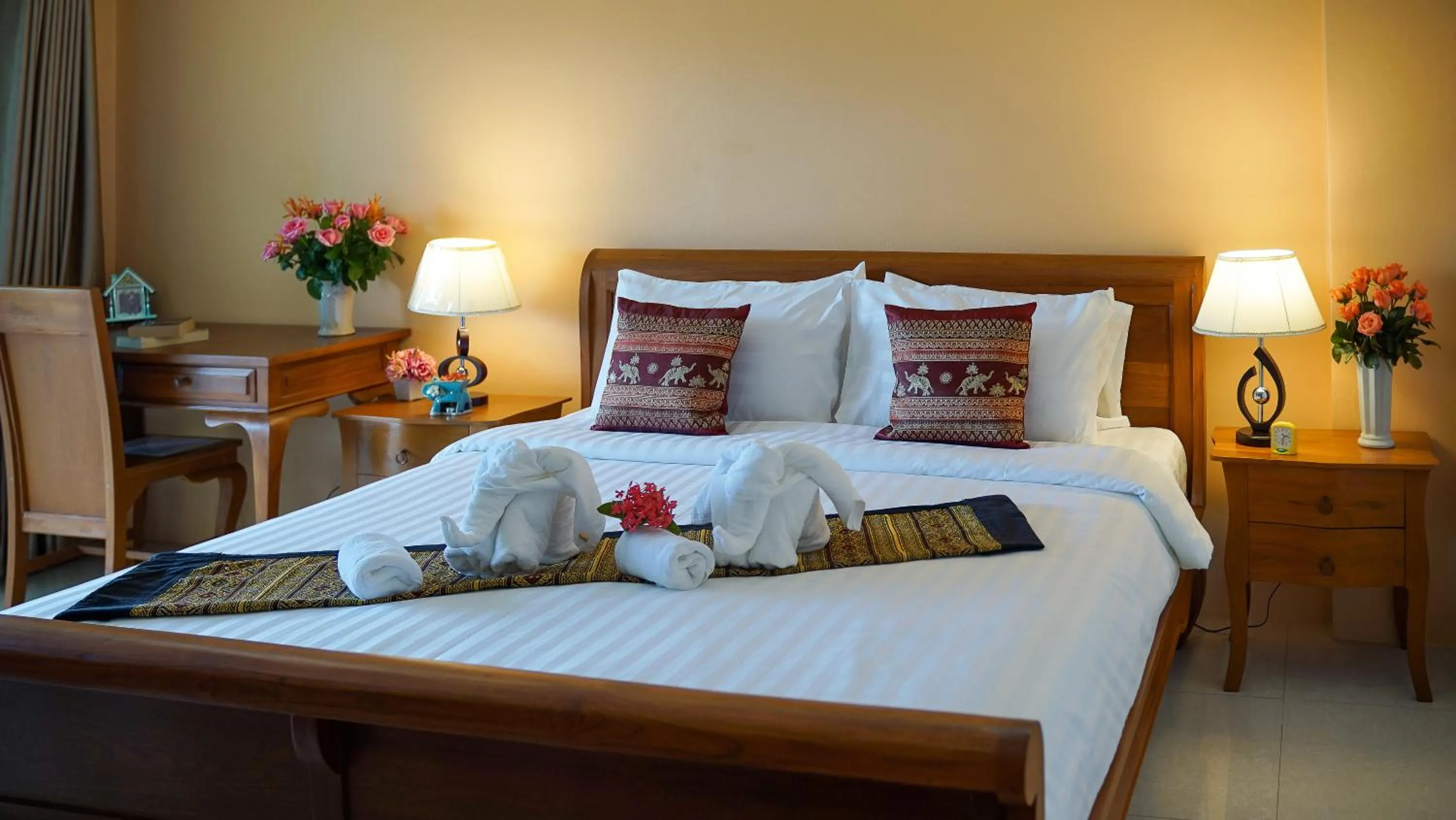 Photo of the whole room, Bed in Laph Kham House