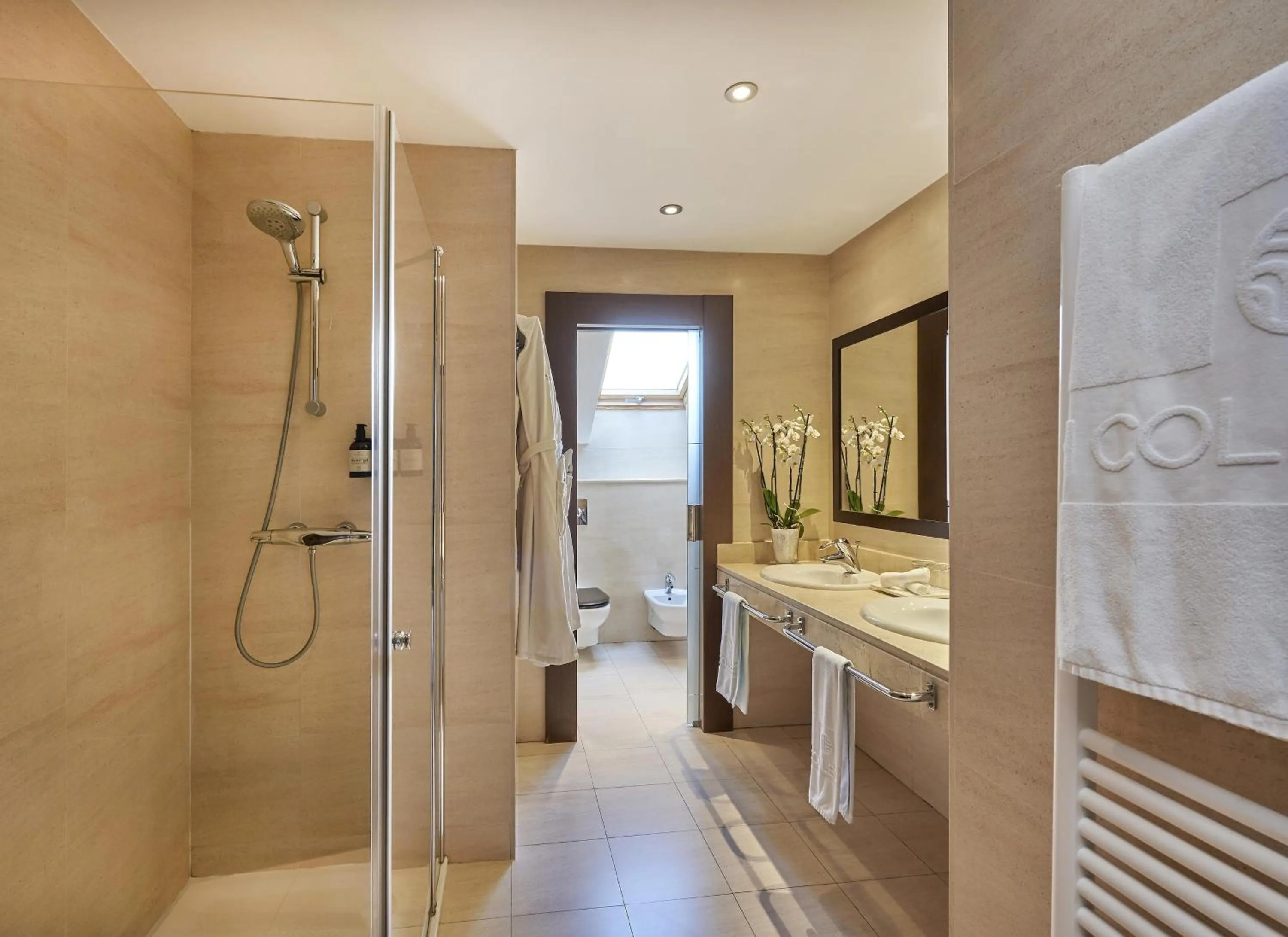 Bedroom in NH Collection León Plaza Mayor