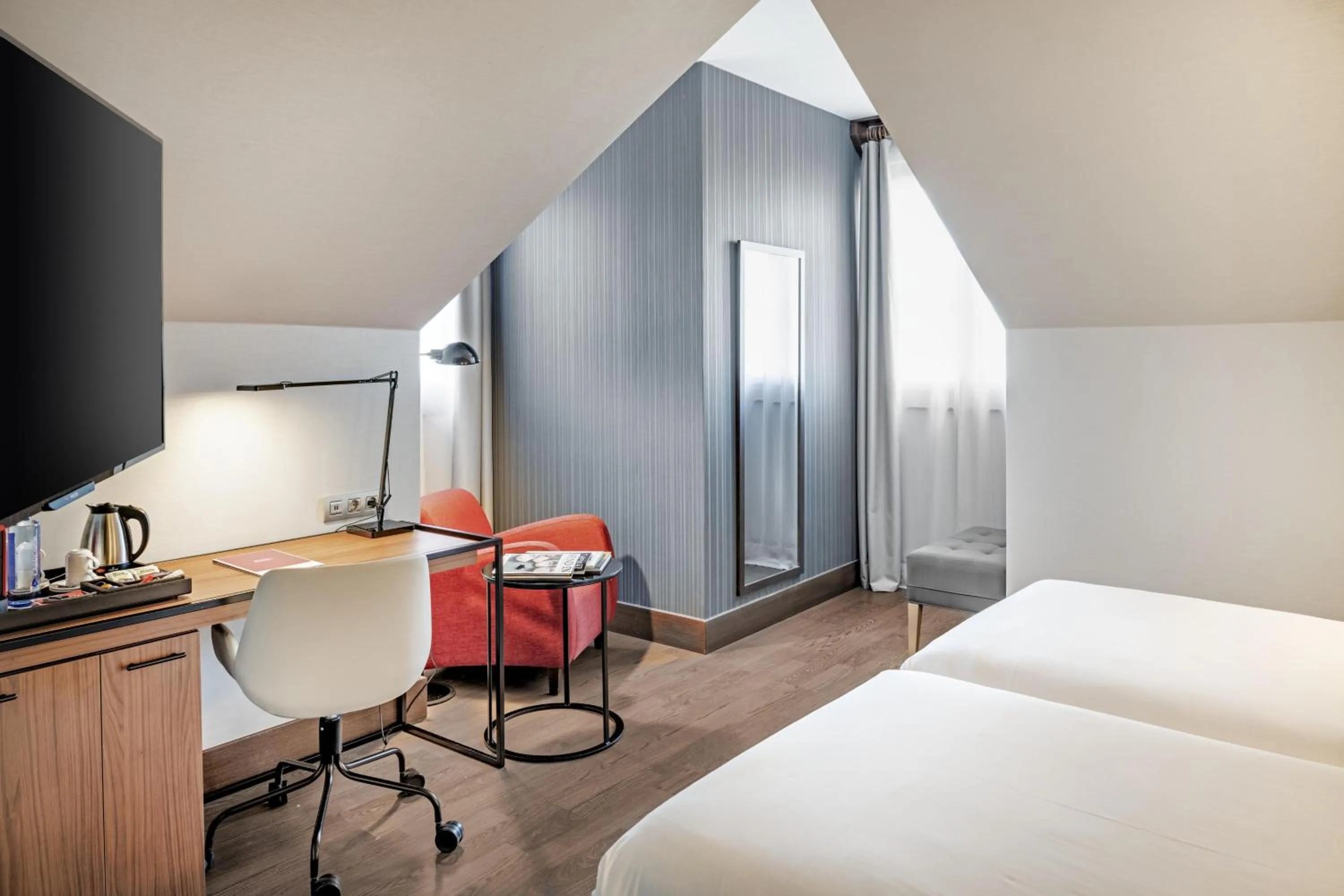 Bedroom, Bed in NH Collection León Plaza Mayor