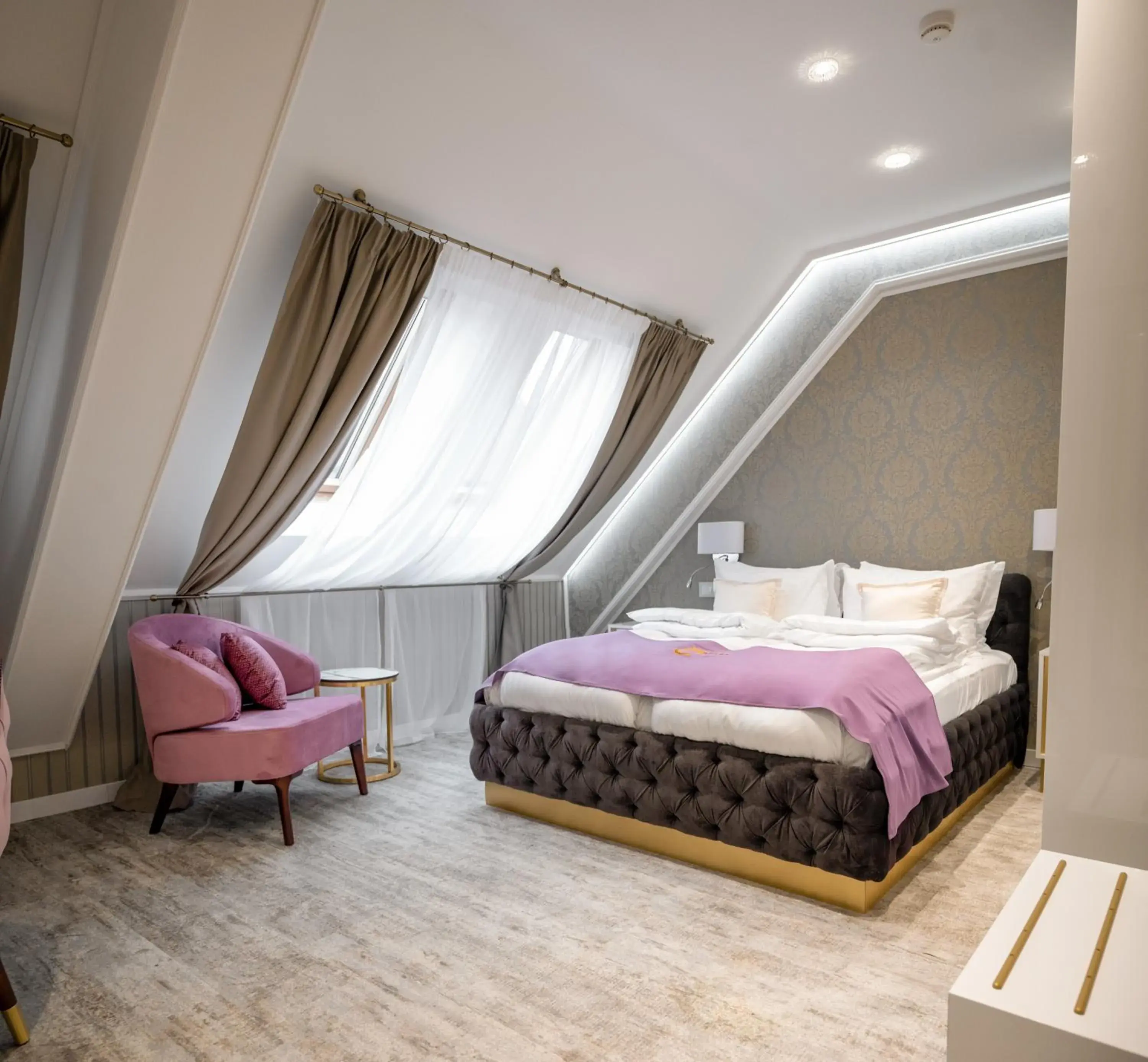 Large Double or Twin Room in Queen Palace Large Double or Twin Room in Queen Palace