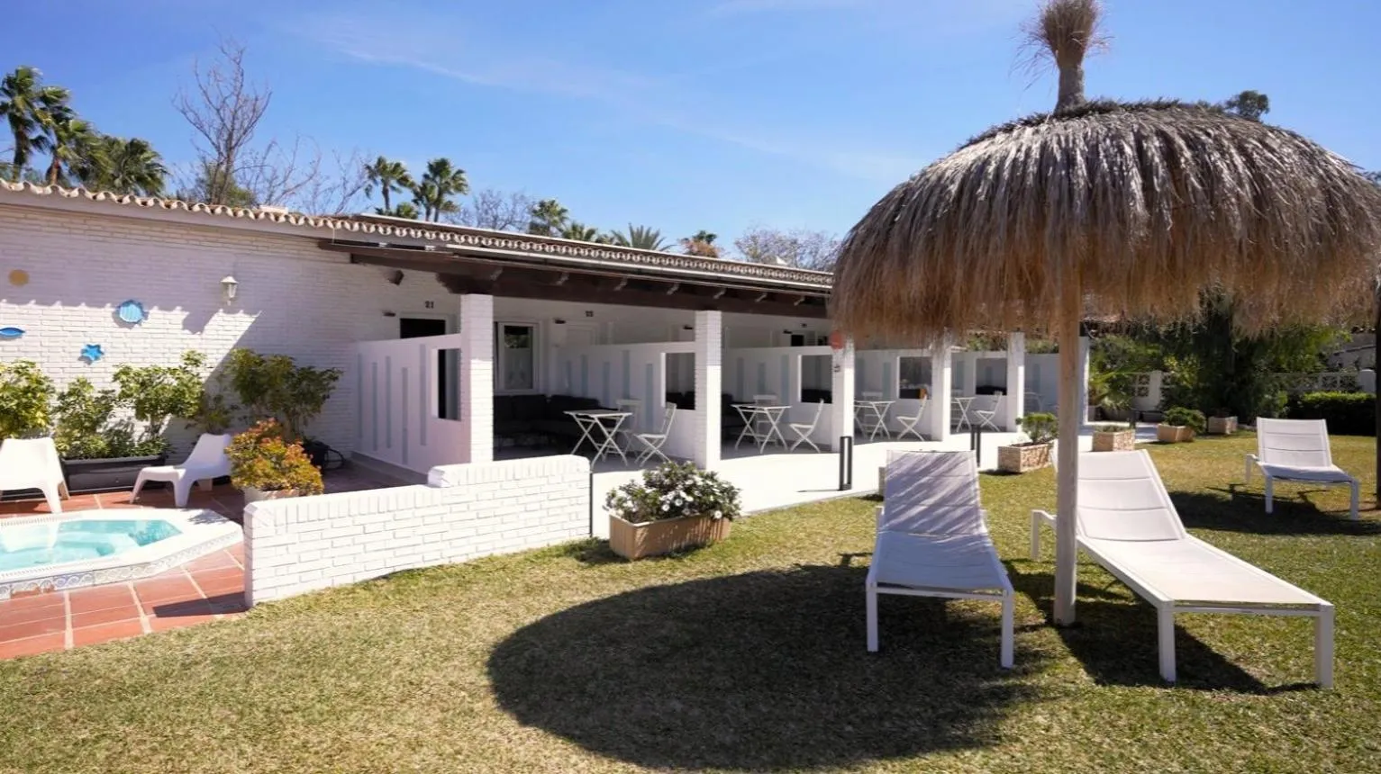 Swimming pool in Hotel Malaga Picasso