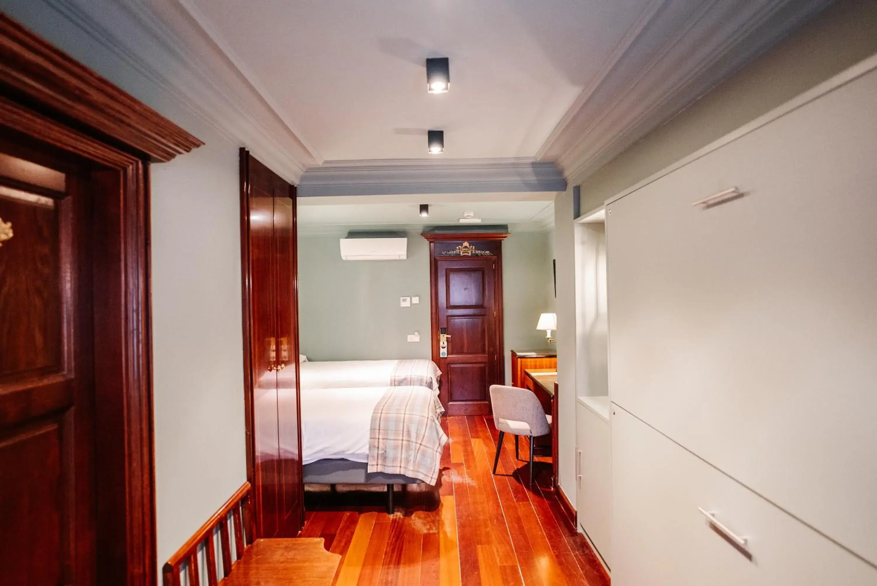 Classic Quadruple Room - single occupancy in RICE Reyes Católicos Classic Quadruple Room - single occupancy in RICE Reyes Católicos