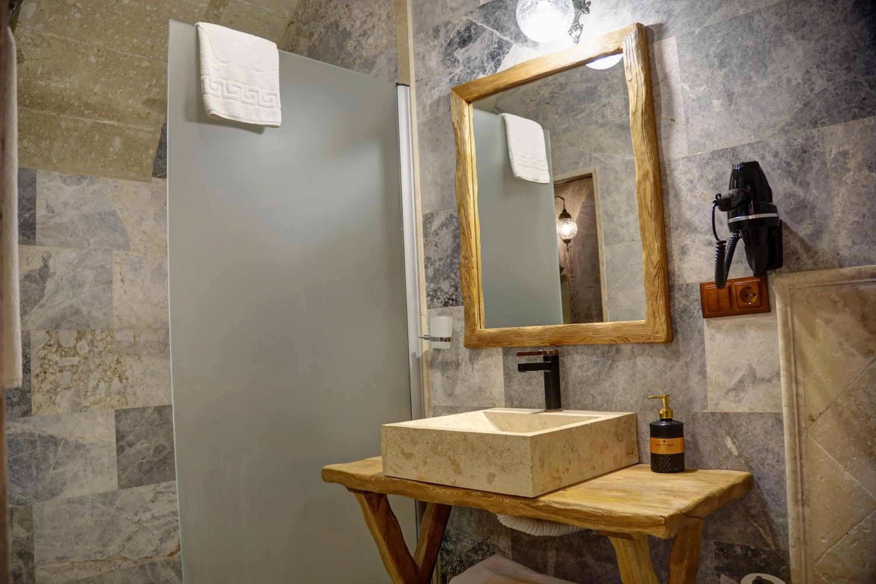 Bathroom in The Calypso Cave