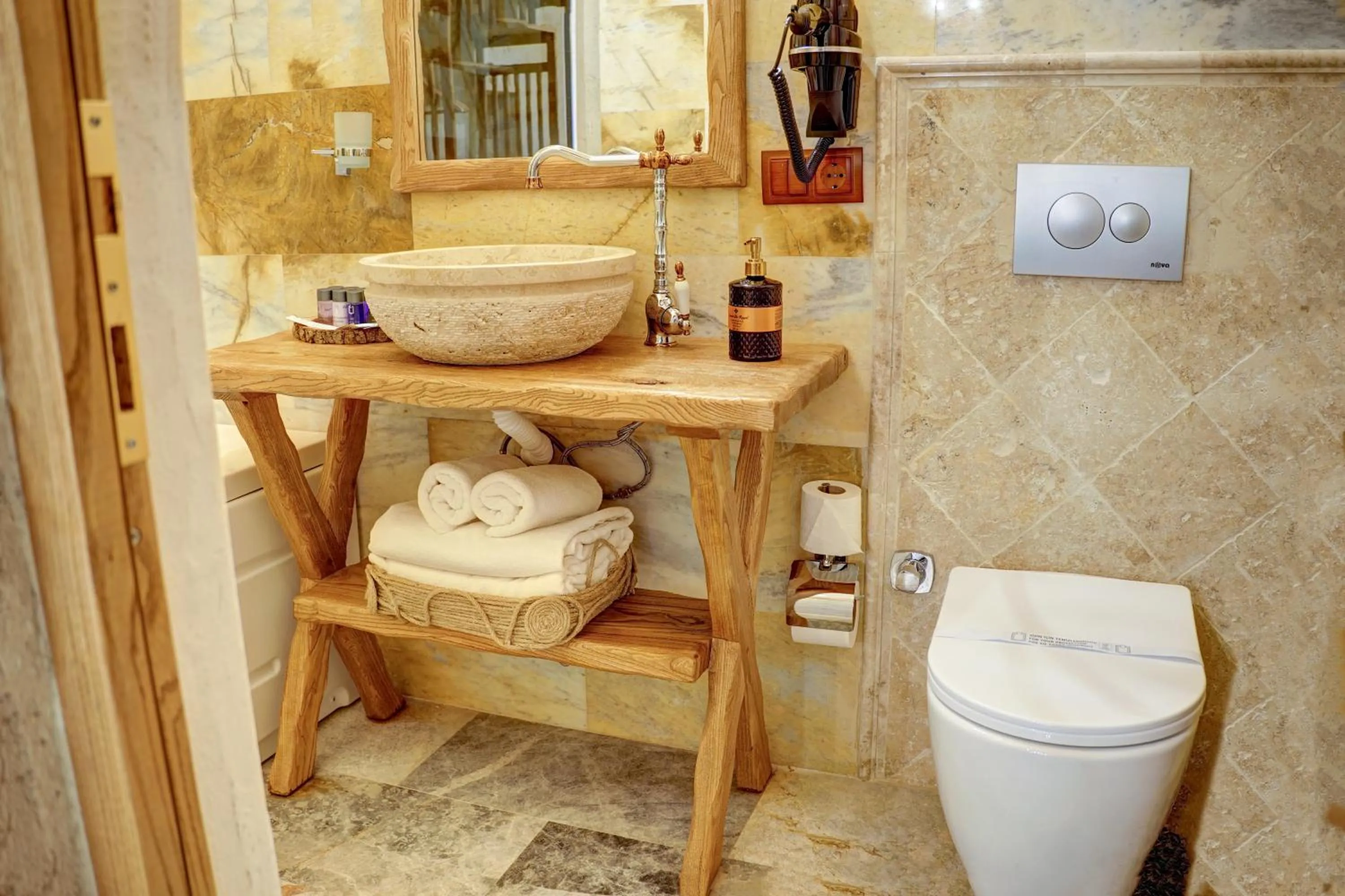 Bathroom in The Calypso Cave