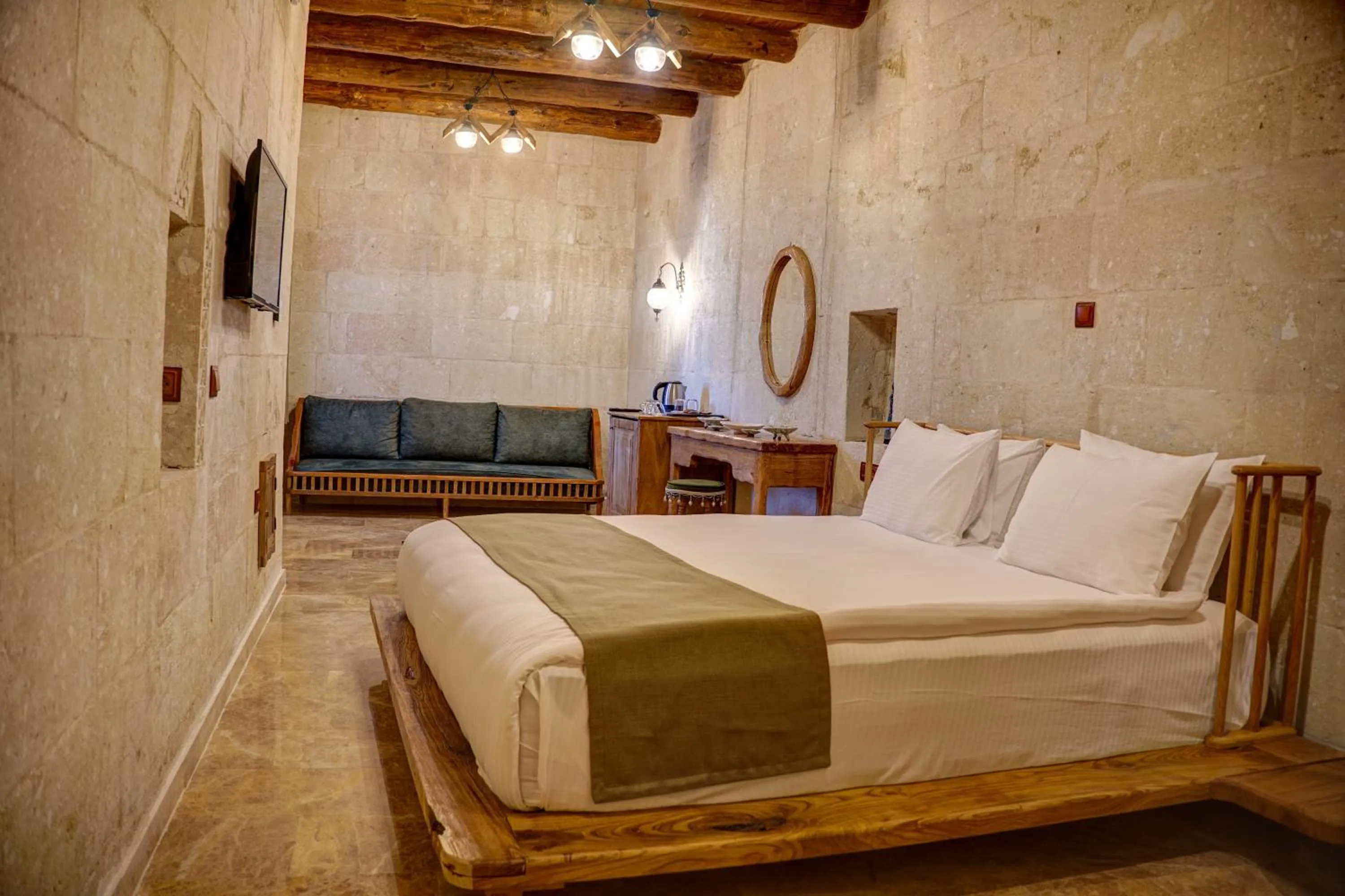 Photo of the whole room, Bed in The Calypso Cave