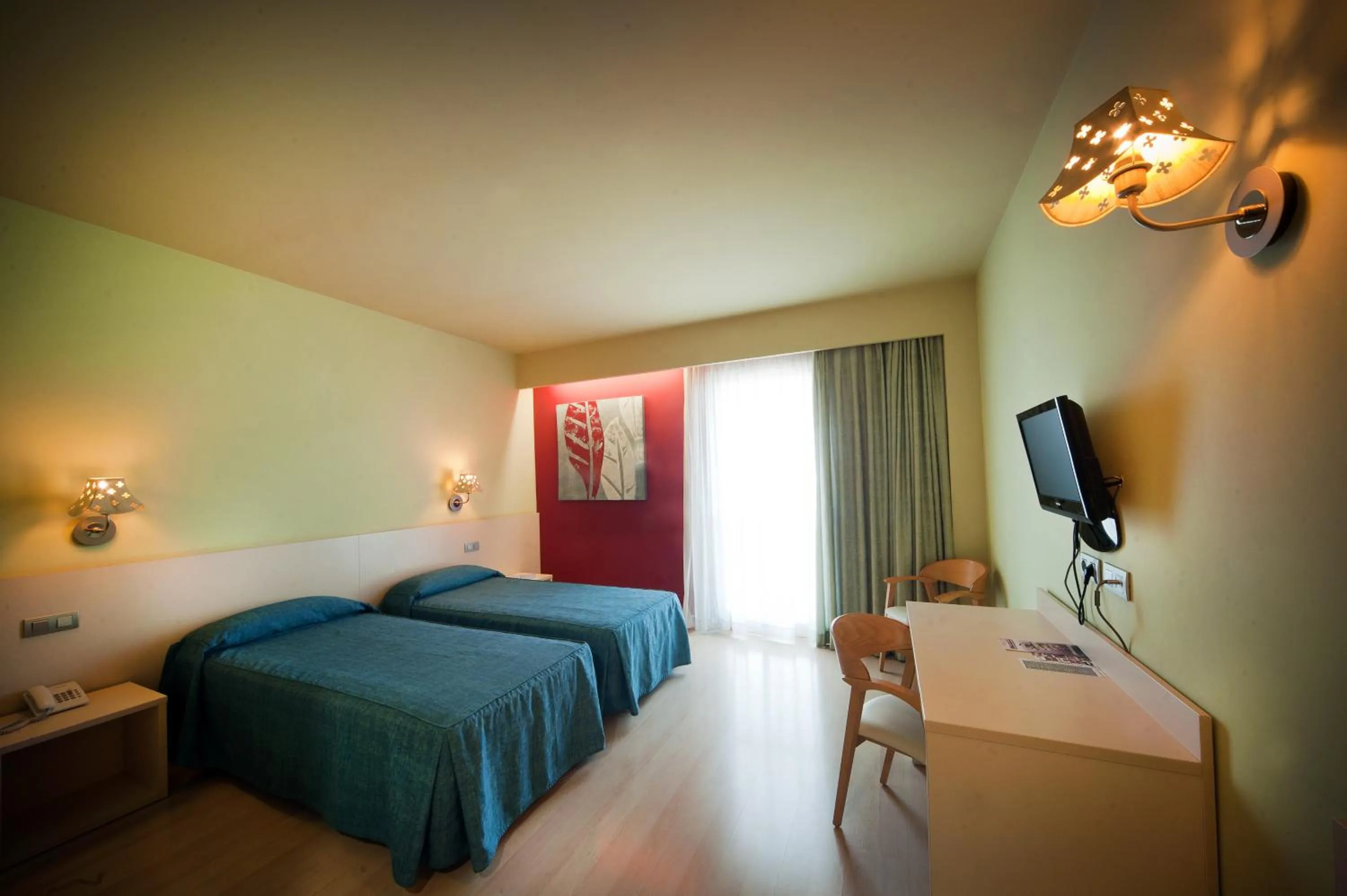 Photo of the whole room, Bed in Tramuntana