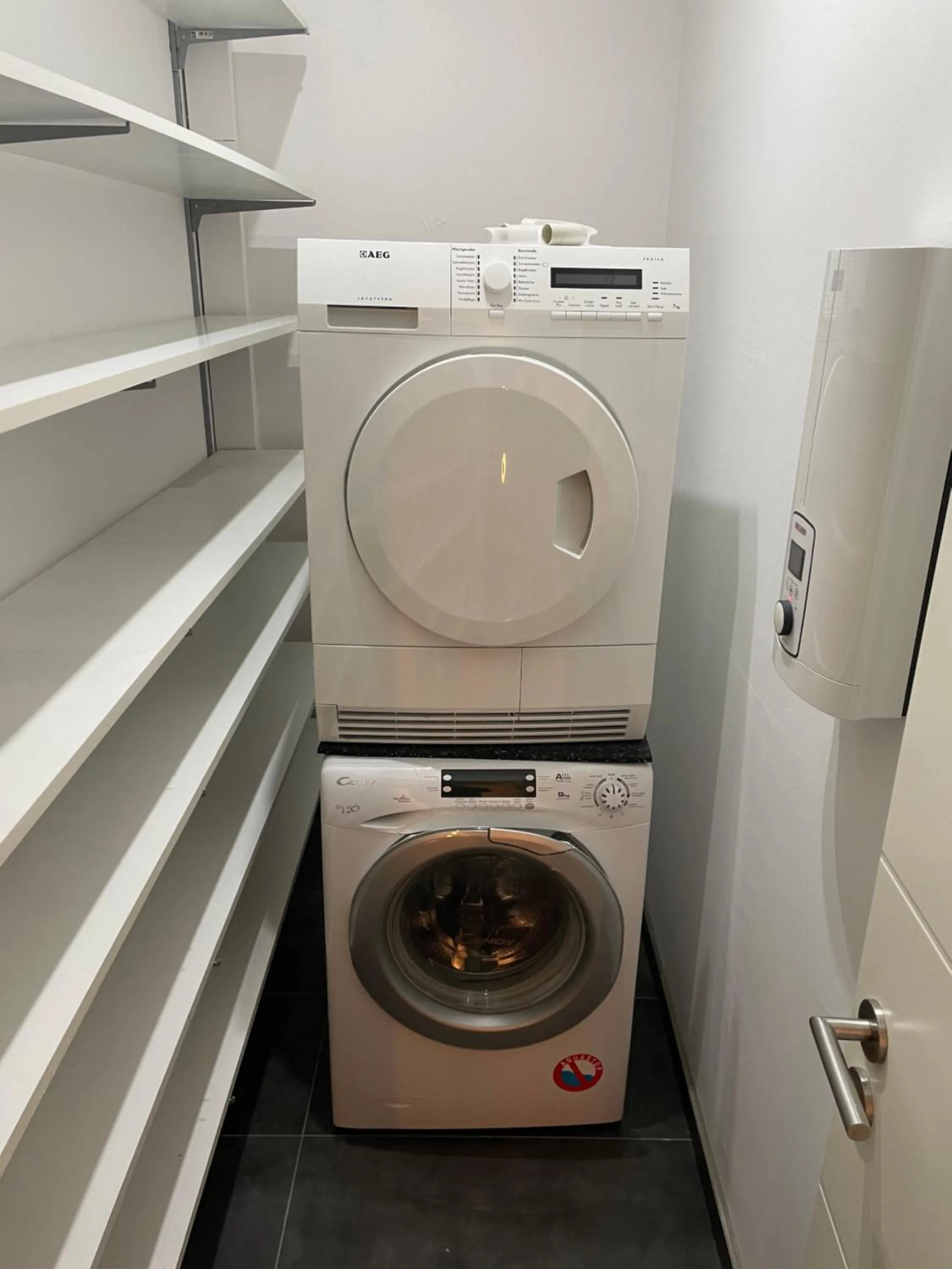 washing machine in TruRetreats Design Loft für 8 Personen I Riesige Küche I eCharger I 65z SmartTV I 150qm