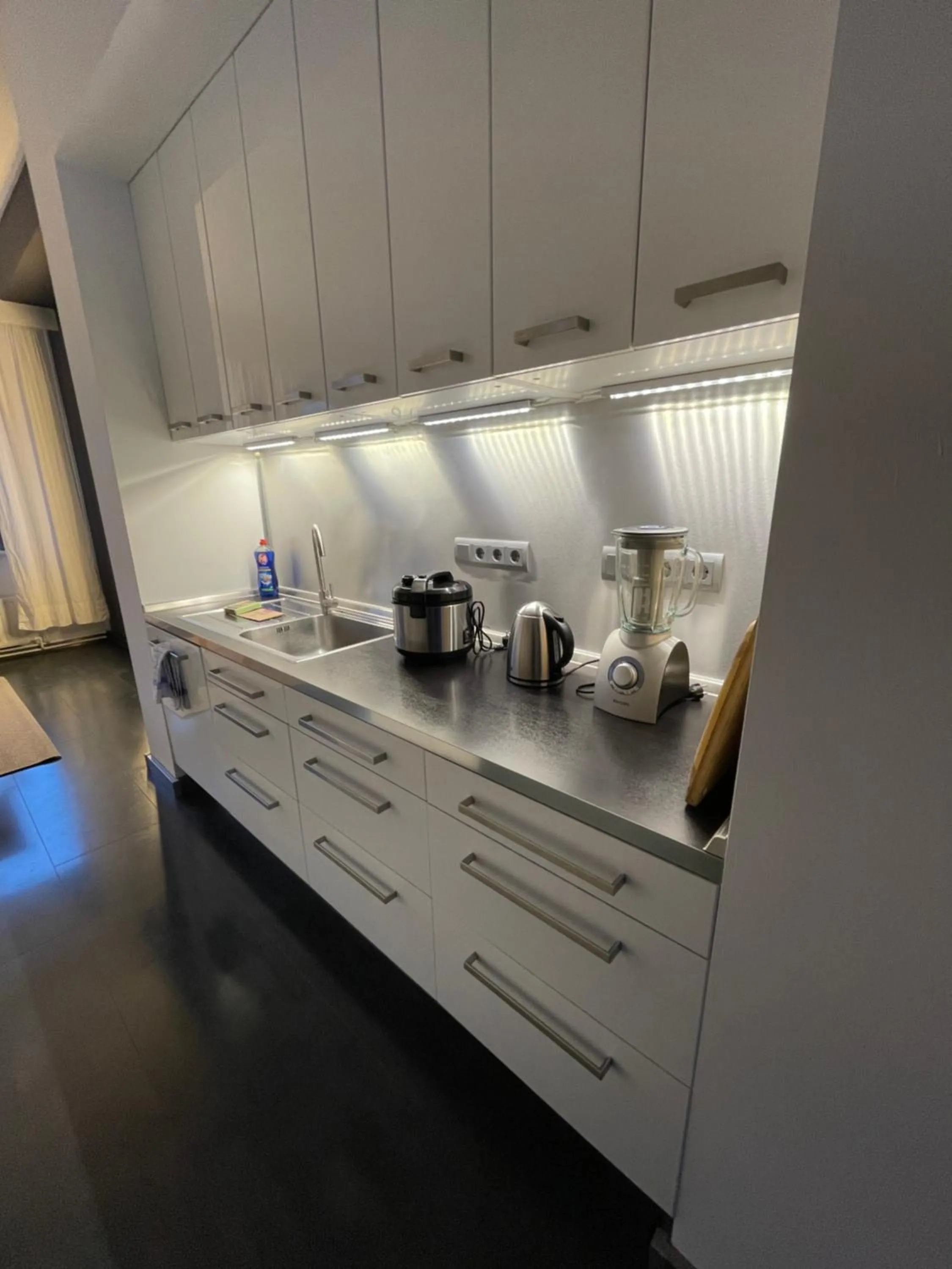 Coffee/tea facilities in TruRetreats Design Loft für 8 Personen I Riesige Küche I eCharger I 65z SmartTV I 150qm