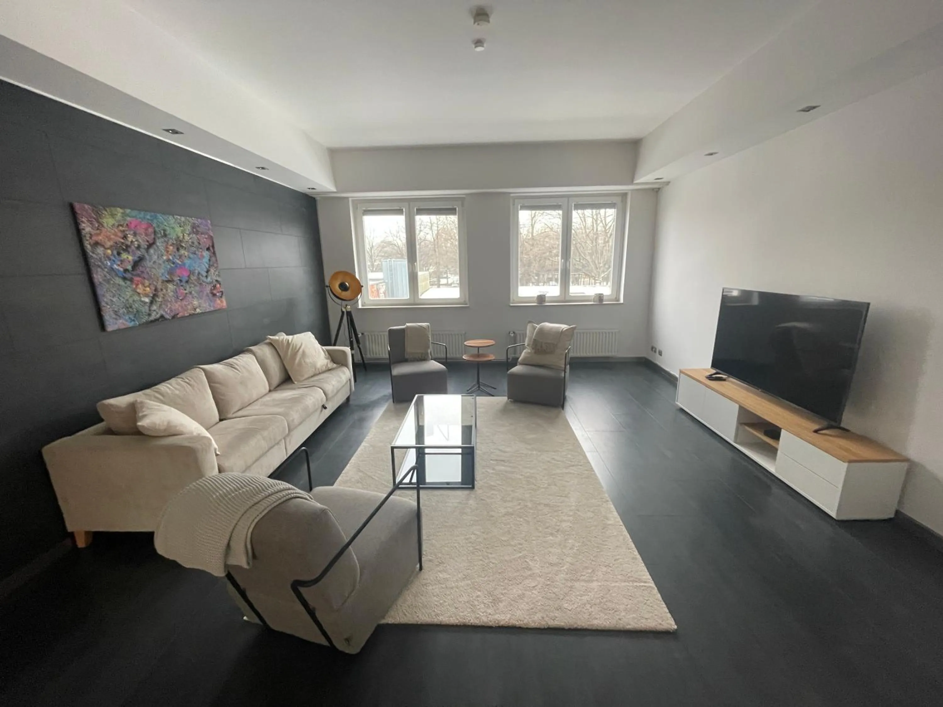 Communal lounge/ TV room in TruRetreats Design Loft für 8 Personen I Riesige Küche I eCharger I 65z SmartTV I 150qm