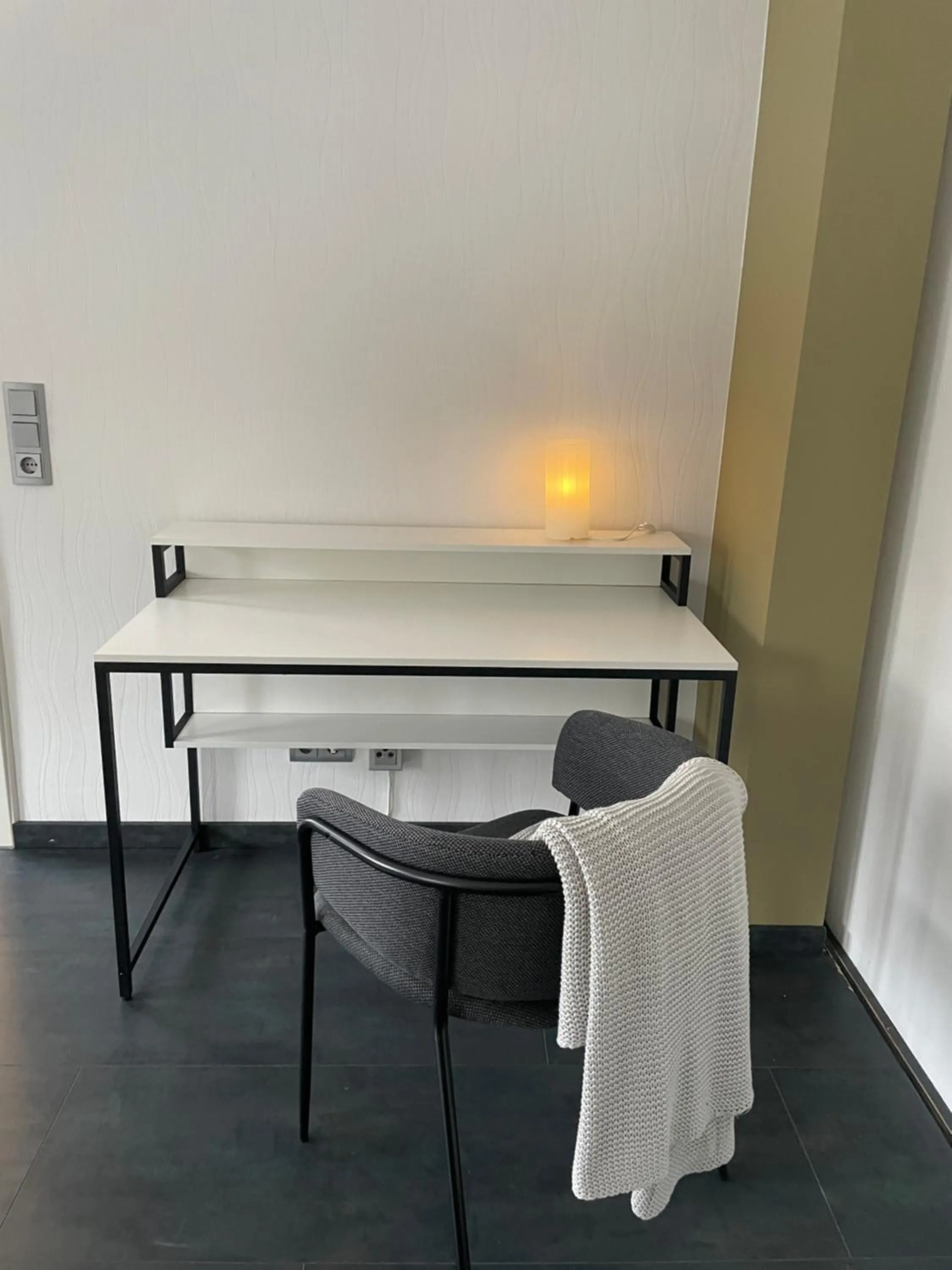 hair dresser in TruRetreats Design Loft für 8 Personen I Riesige Küche I eCharger I 65z SmartTV I 150qm