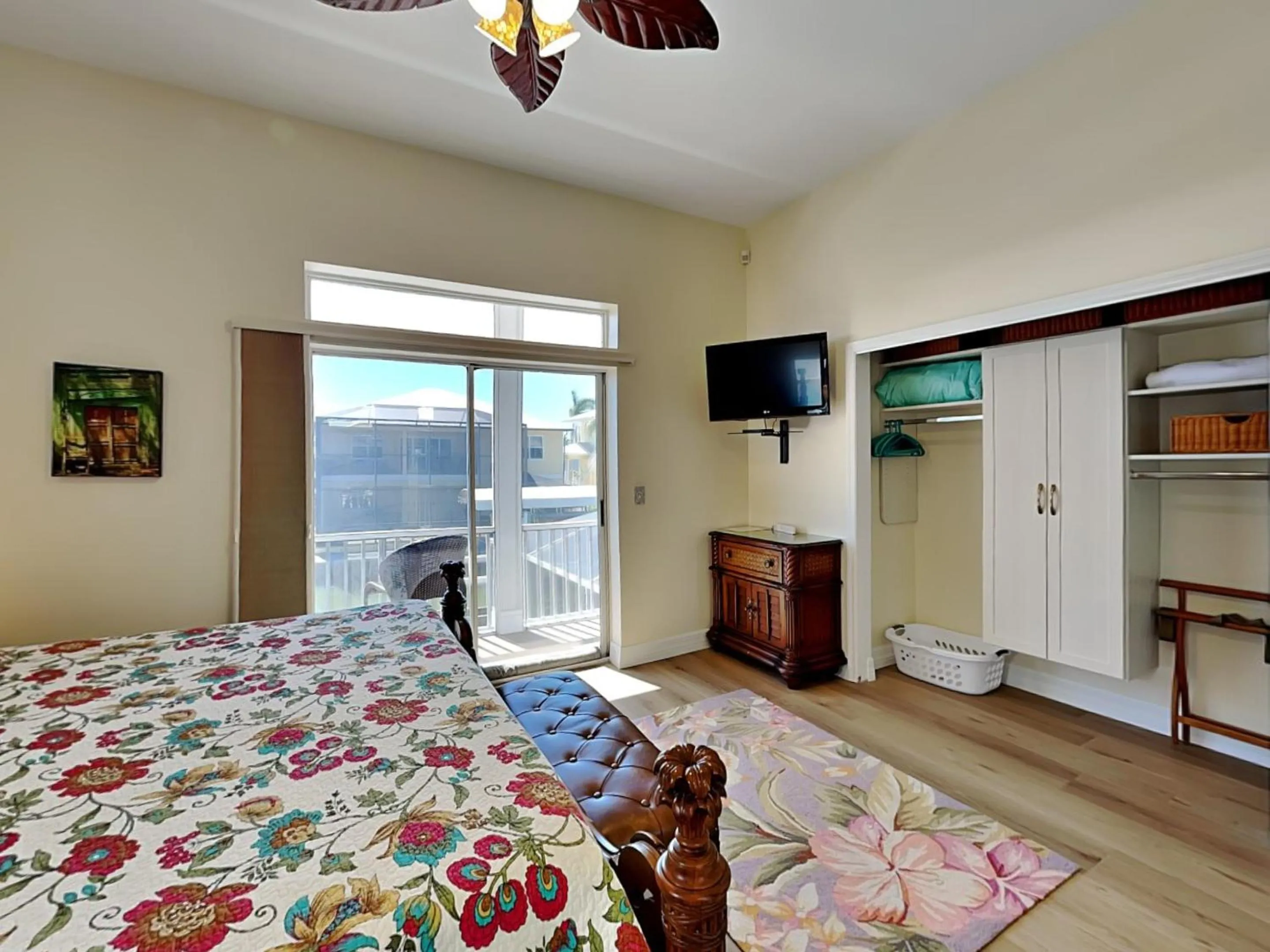 Property building, Bed in 244 Flamingo