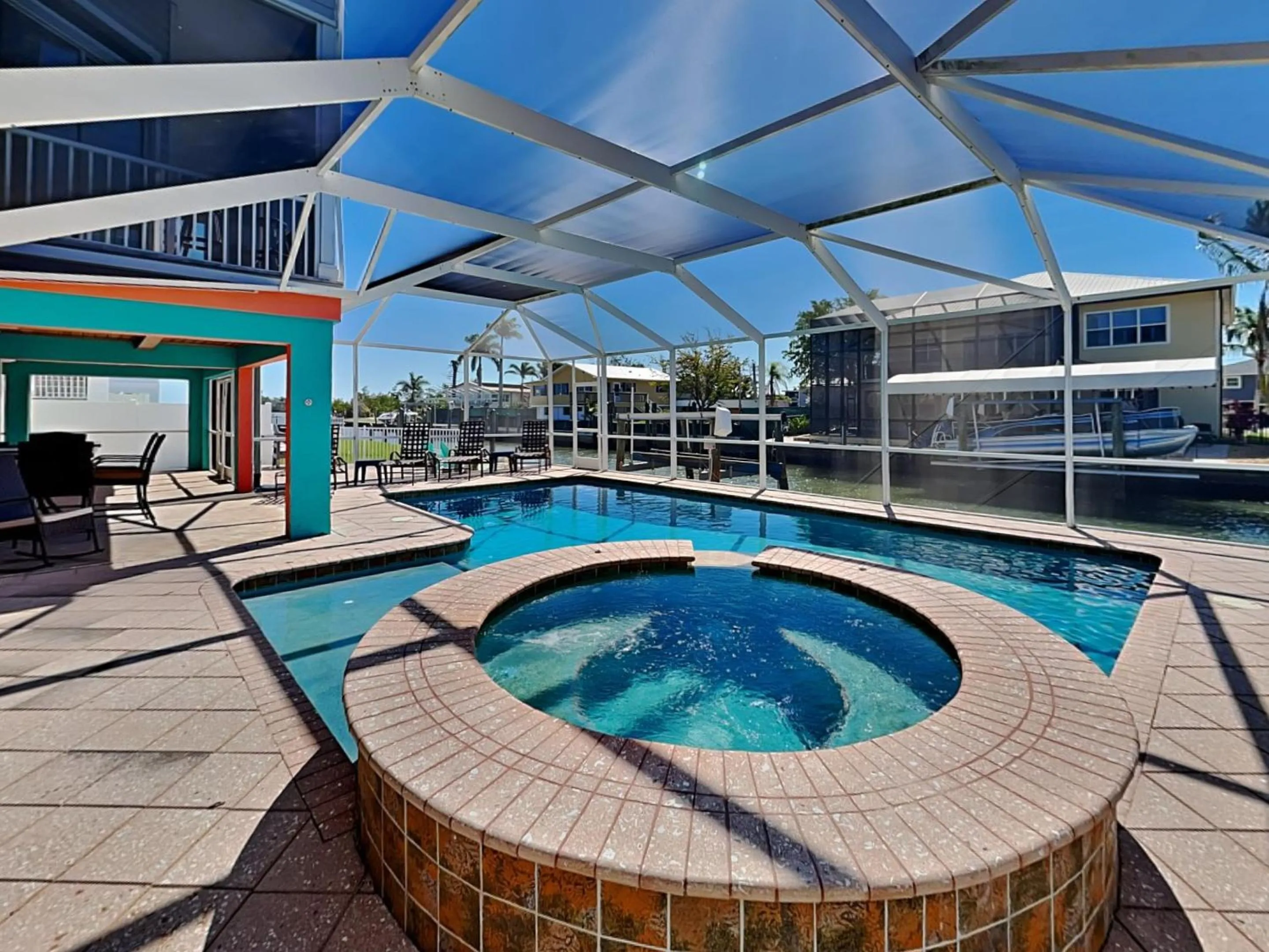 Property building in 244 Flamingo