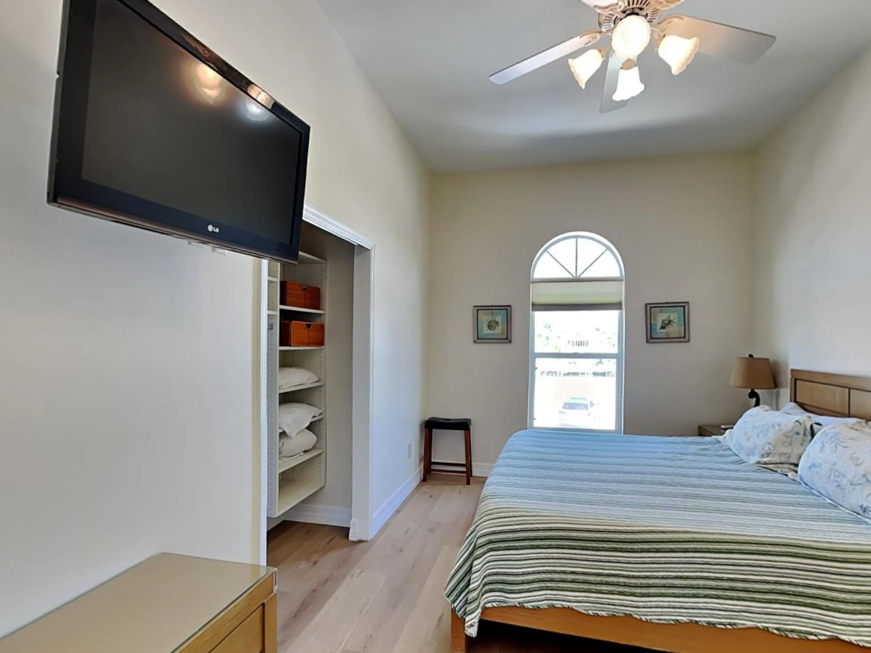 Property building, Bed in 244 Flamingo
