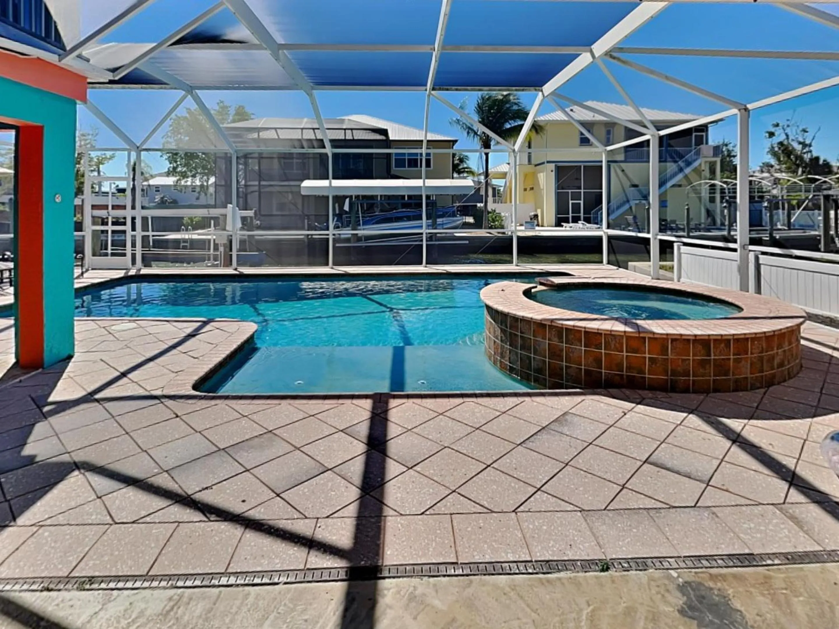 Property building in 244 Flamingo