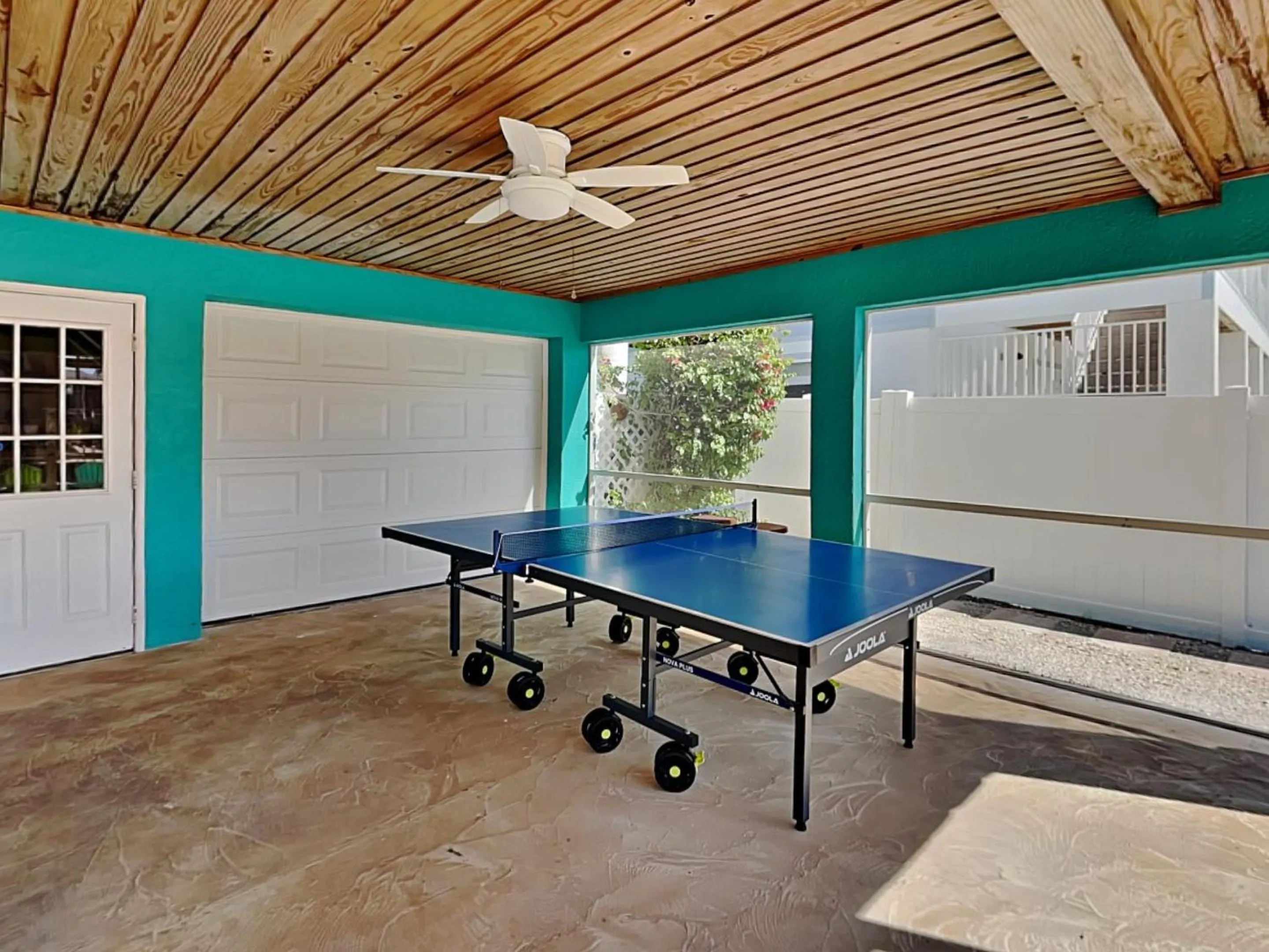 Property building in 244 Flamingo