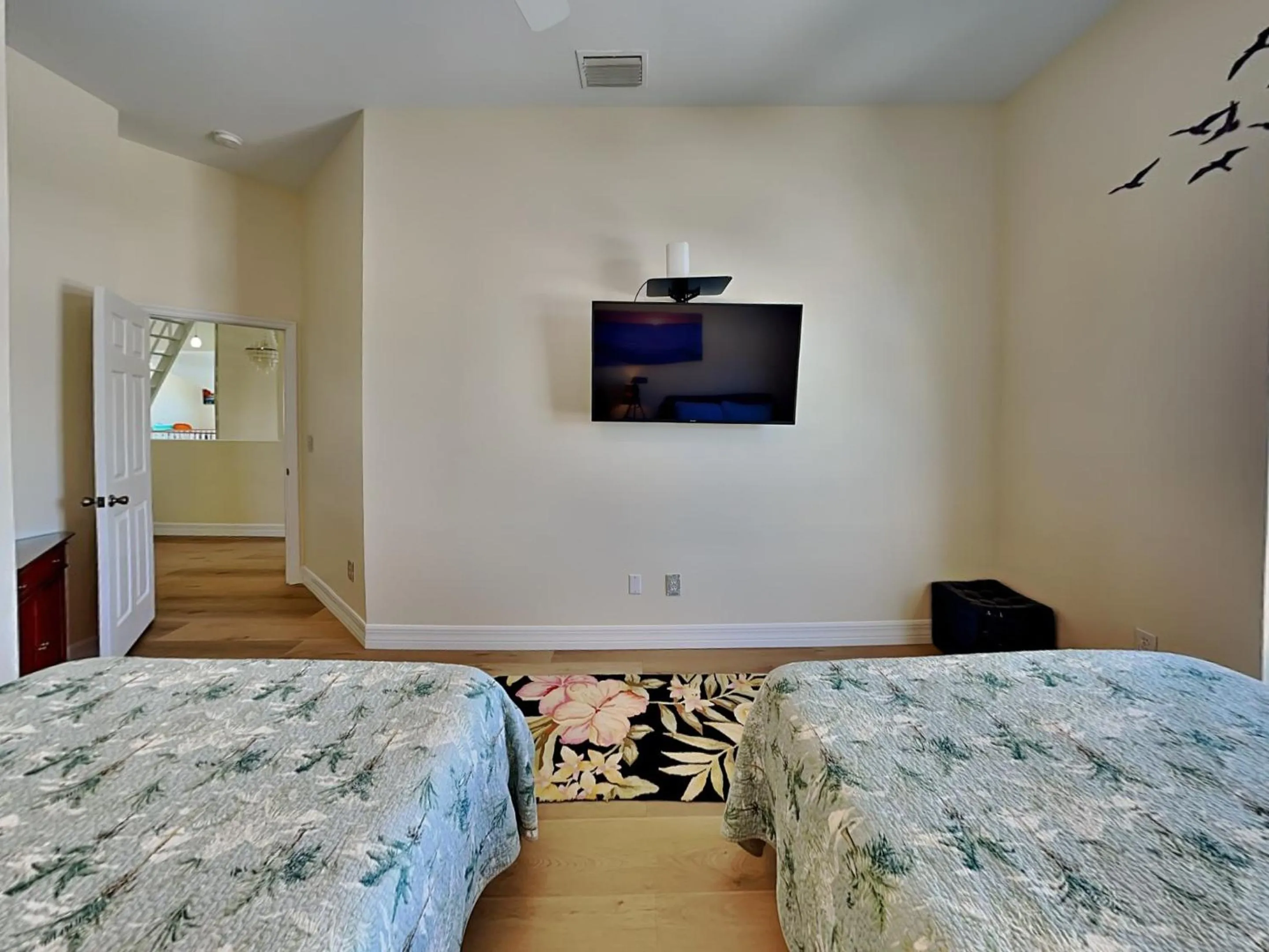 Property building, Bed in 244 Flamingo