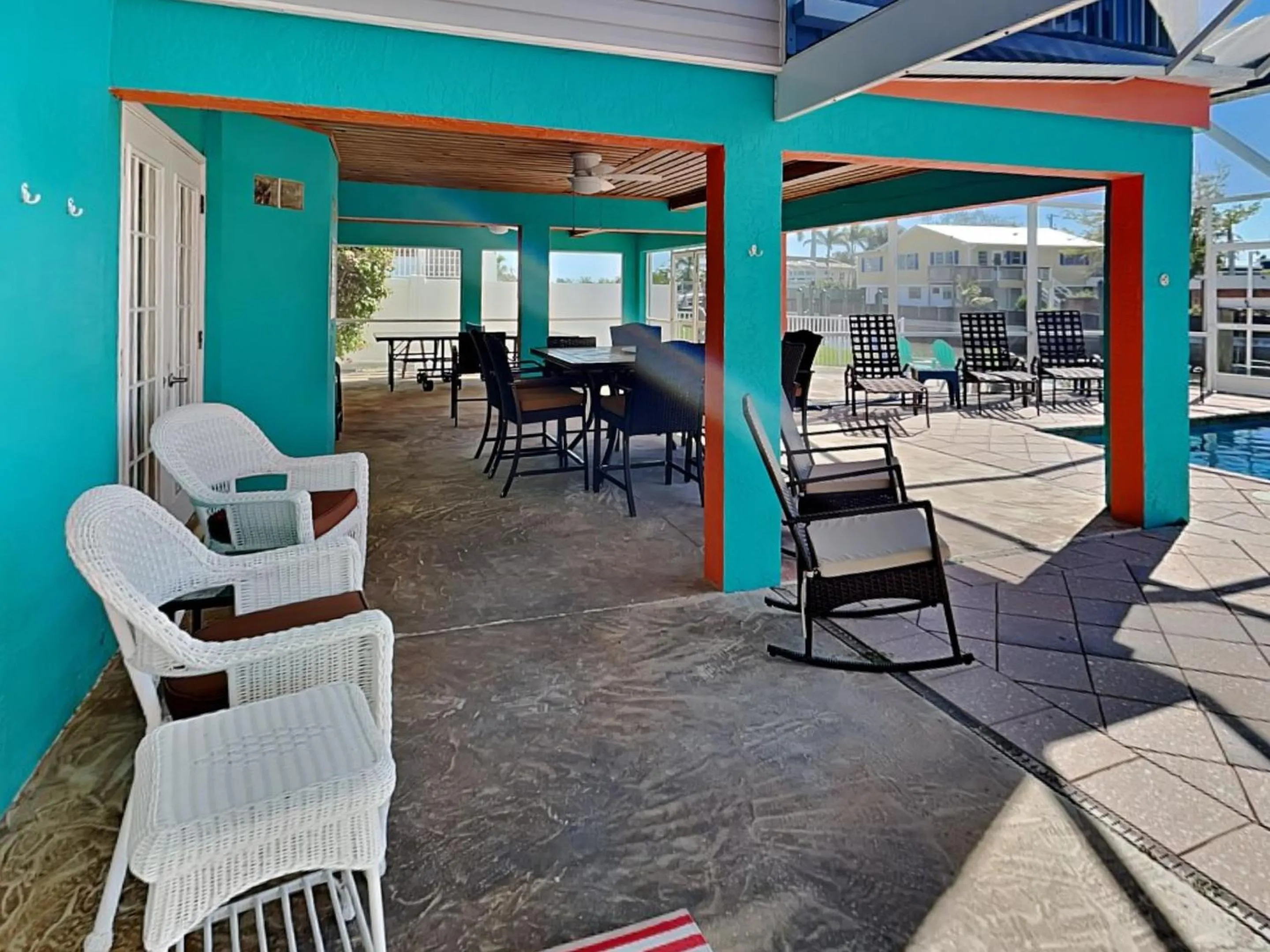 Property building in 244 Flamingo