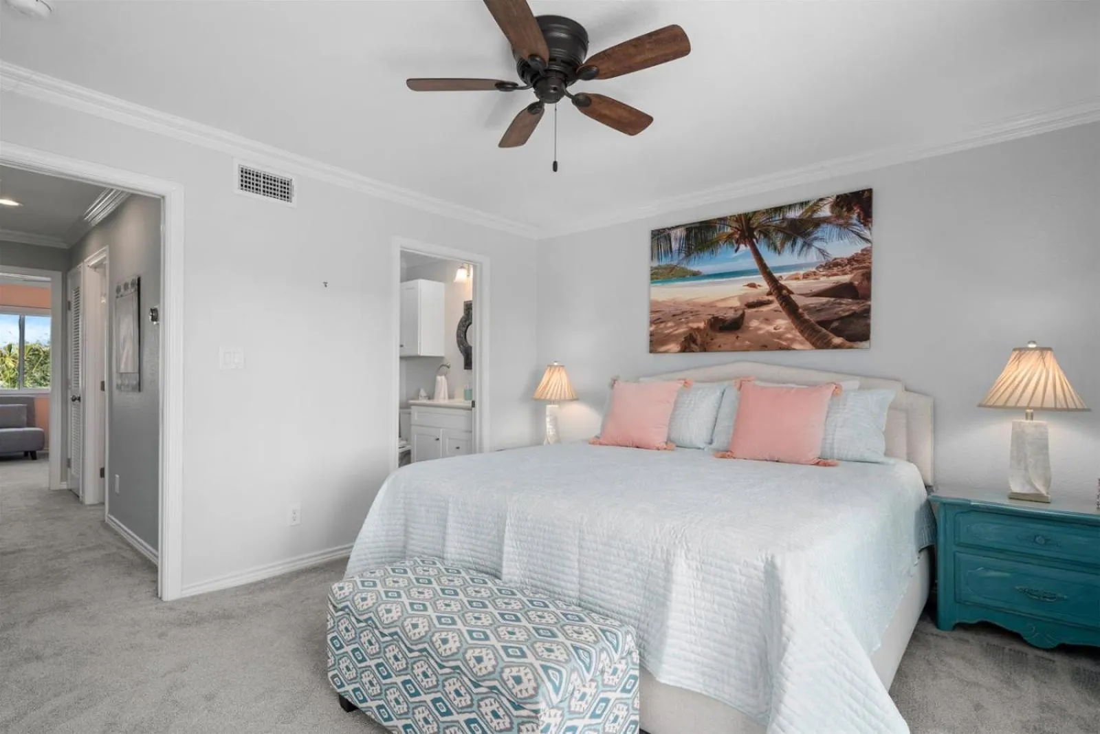 Property building, Bed in 5 Oclock Somewhere