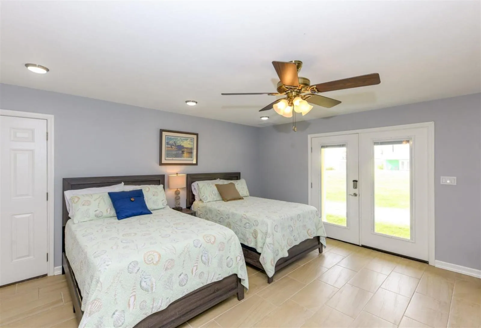 Property building, Bed in Yellow Warbler A