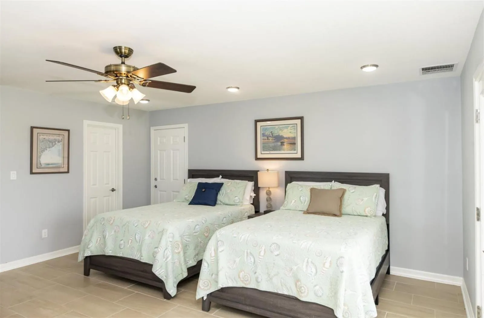 Property building, Bed in Yellow Warbler A