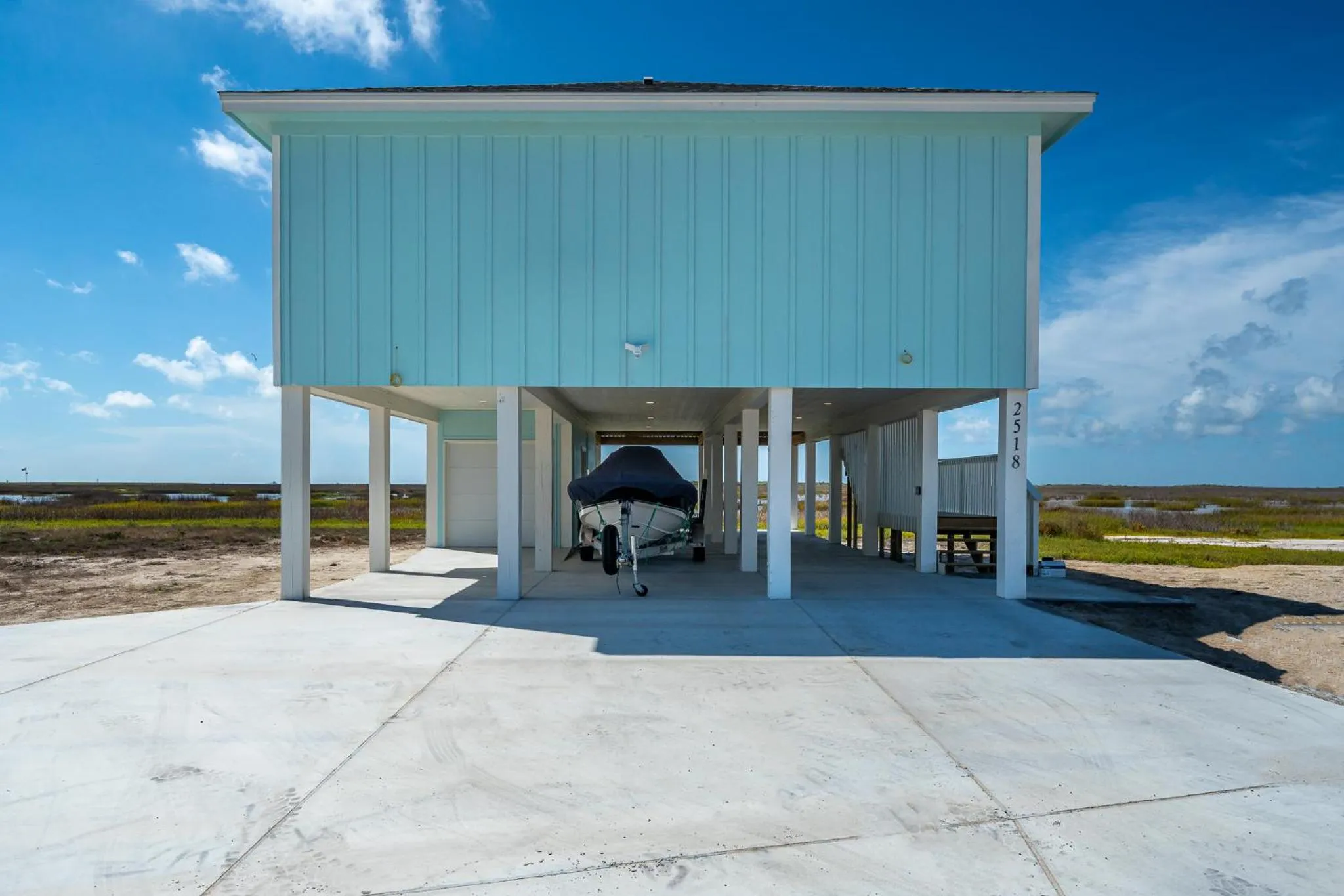 Property building in Birds on the Bay