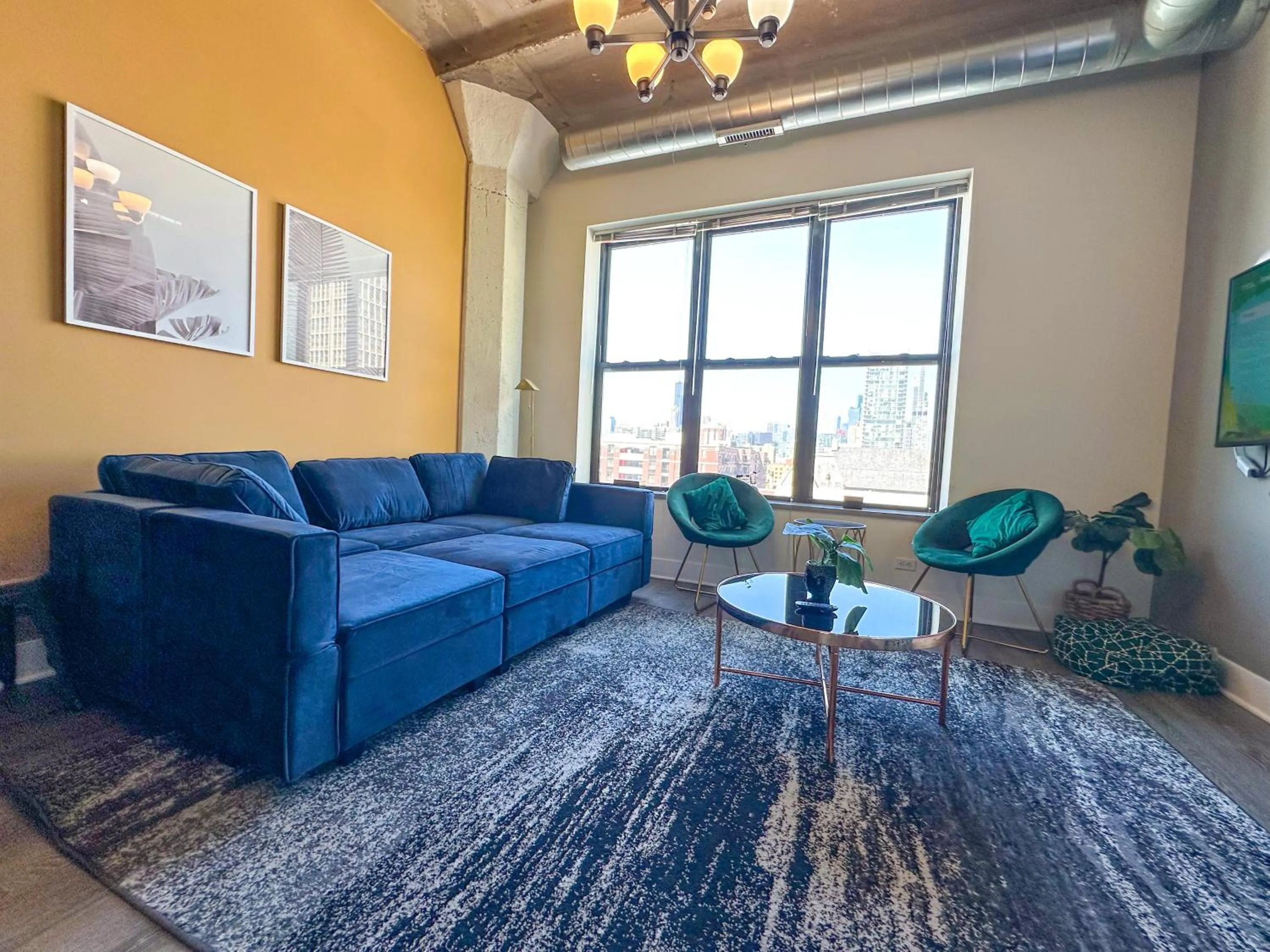 South Loop 2BR Getaway with Smart TVs & Optional Parking Near McCormick Place, Museum Campus & Downtown