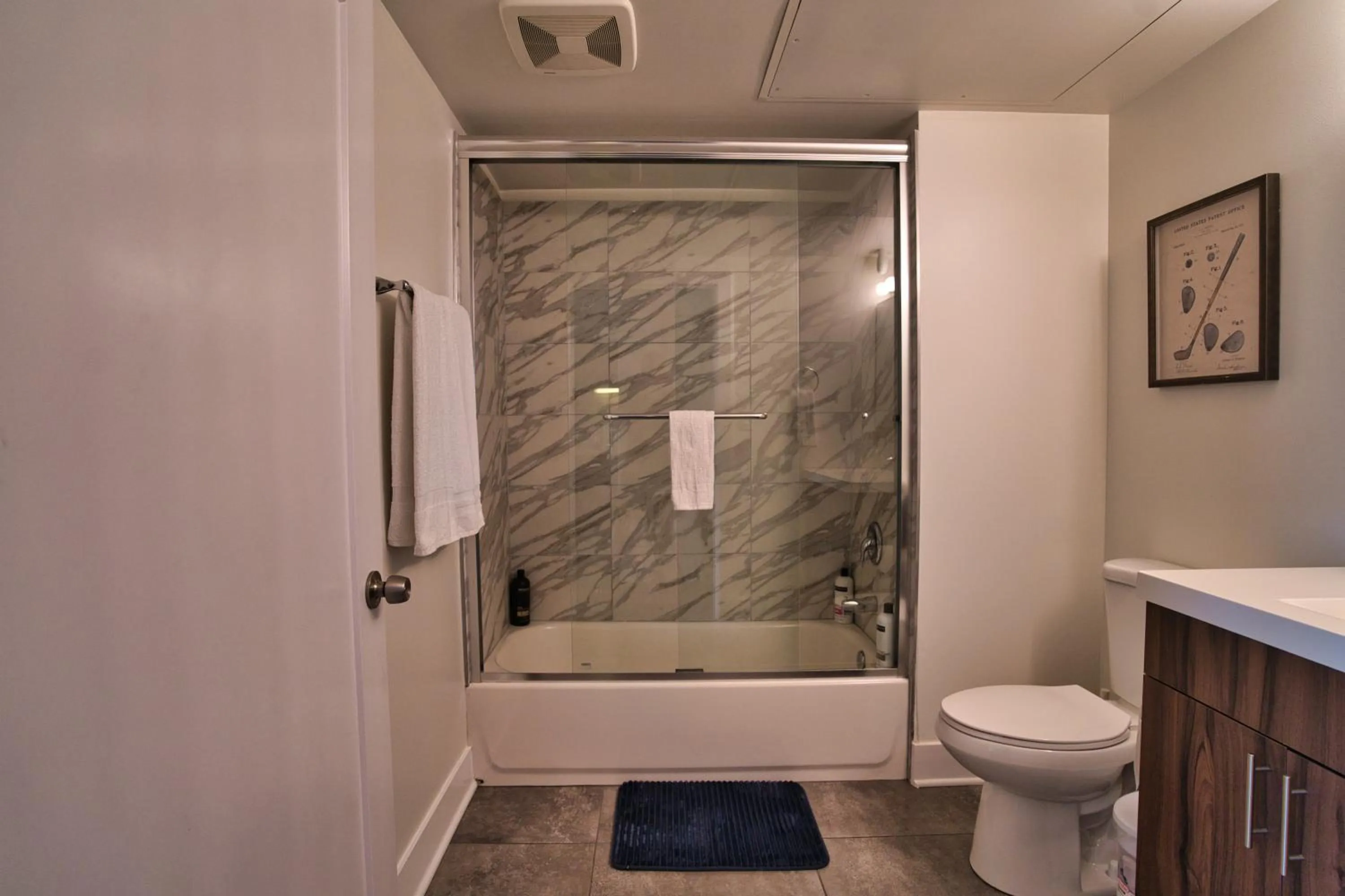 South Loop 2BR Getaway with Smart TVs & Optional Parking Near McCormick Place, Museum Campus & Downtown