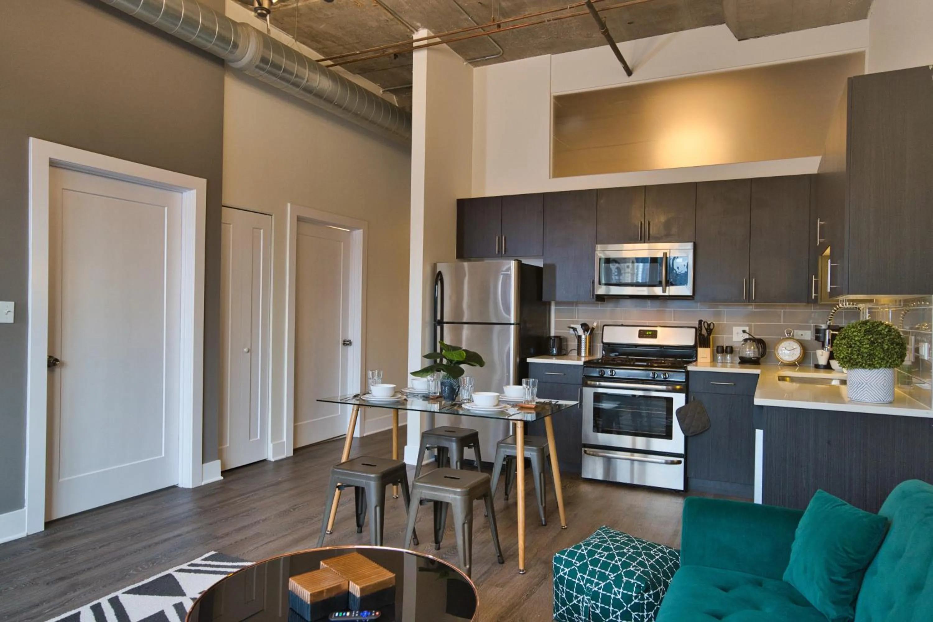 South Loop 2BR Getaway with Smart TVs & Optional Parking Near McCormick Place, Museum Campus & Downtown