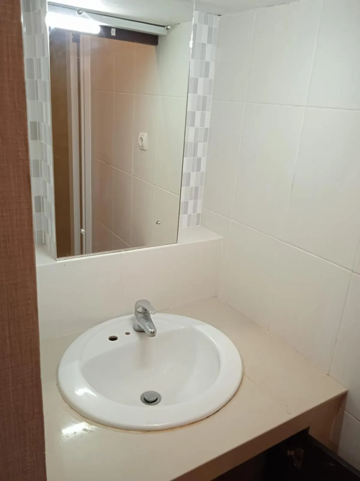 Shower in NEW KUBU DI BUKIT private kitchen near beach and 10 minute to airpot