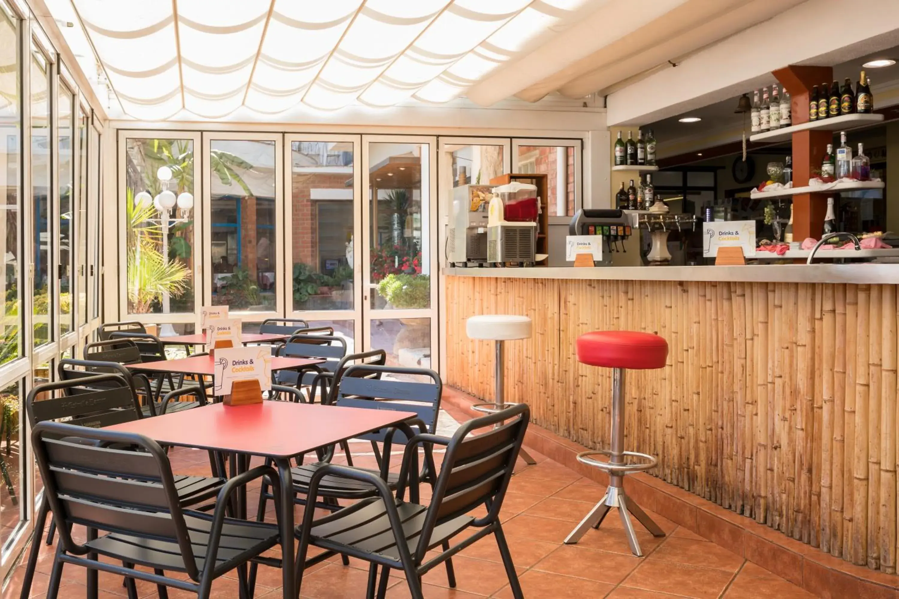 Lounge or bar in htop Planamar #htopEnjoy Lounge or bar in htop Planamar #htopEnjoy