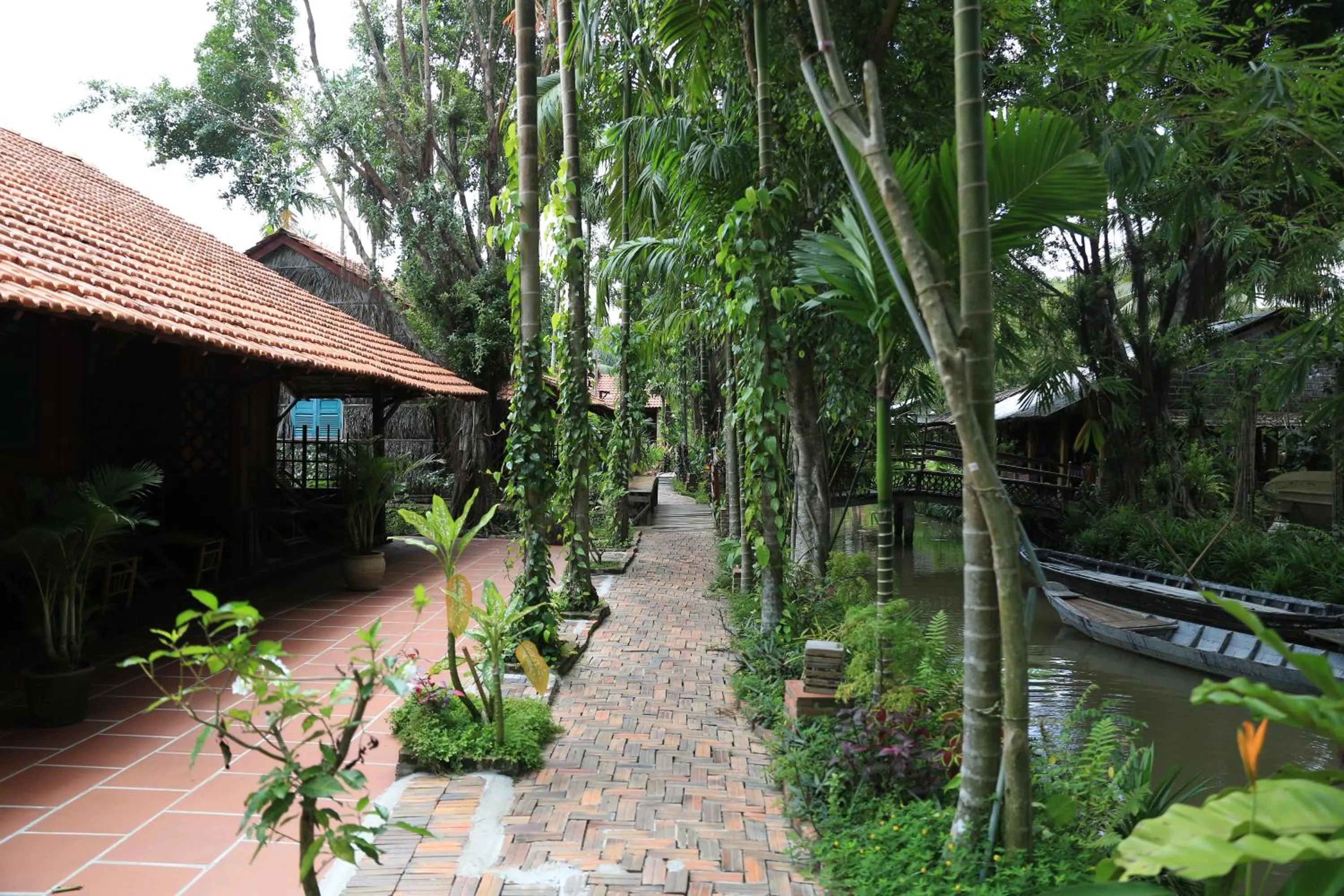 Property building in Vamxang Rustic Home