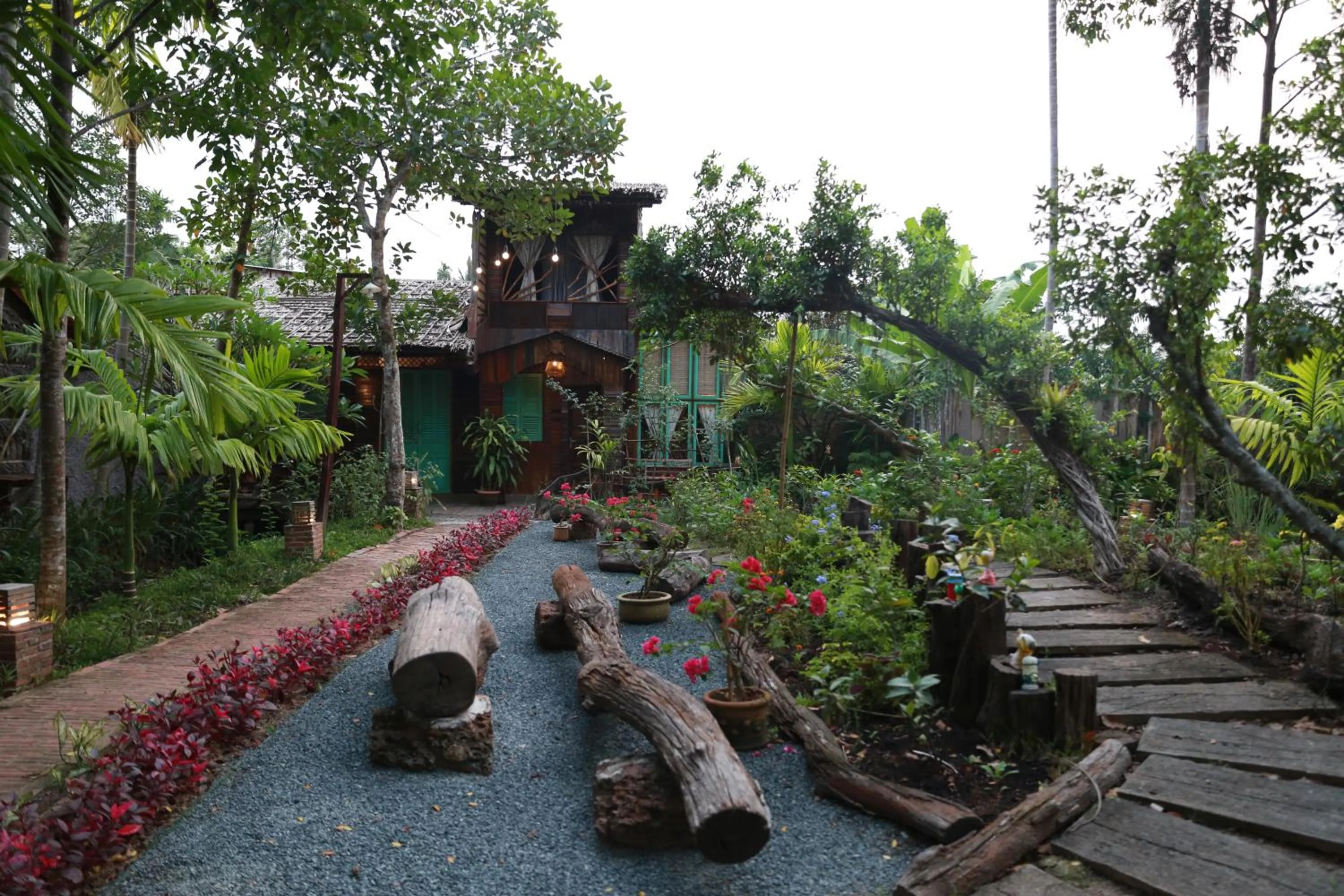 Property building in Vamxang Rustic Home