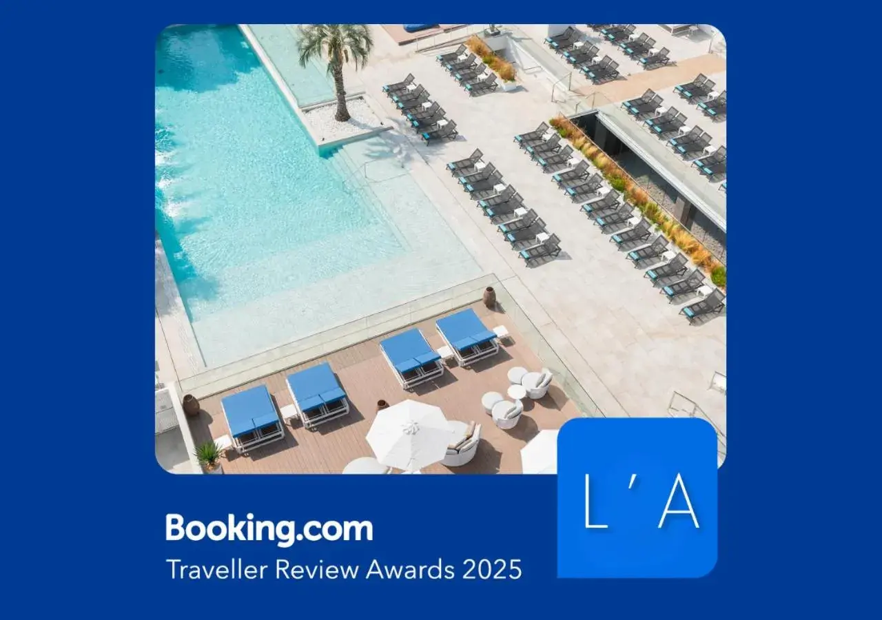 Swimming pool in L'Azure Hotel 4* Sup Swimming pool in L'Azure Hotel 4* Sup