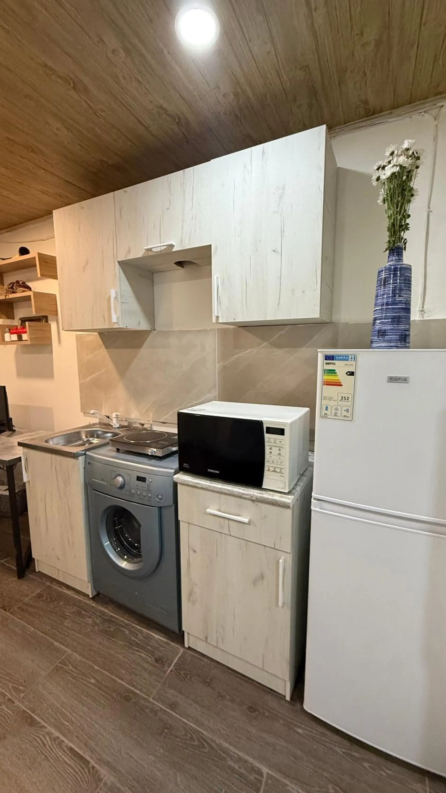 Kitchen or kitchenette in Vahe's corner house