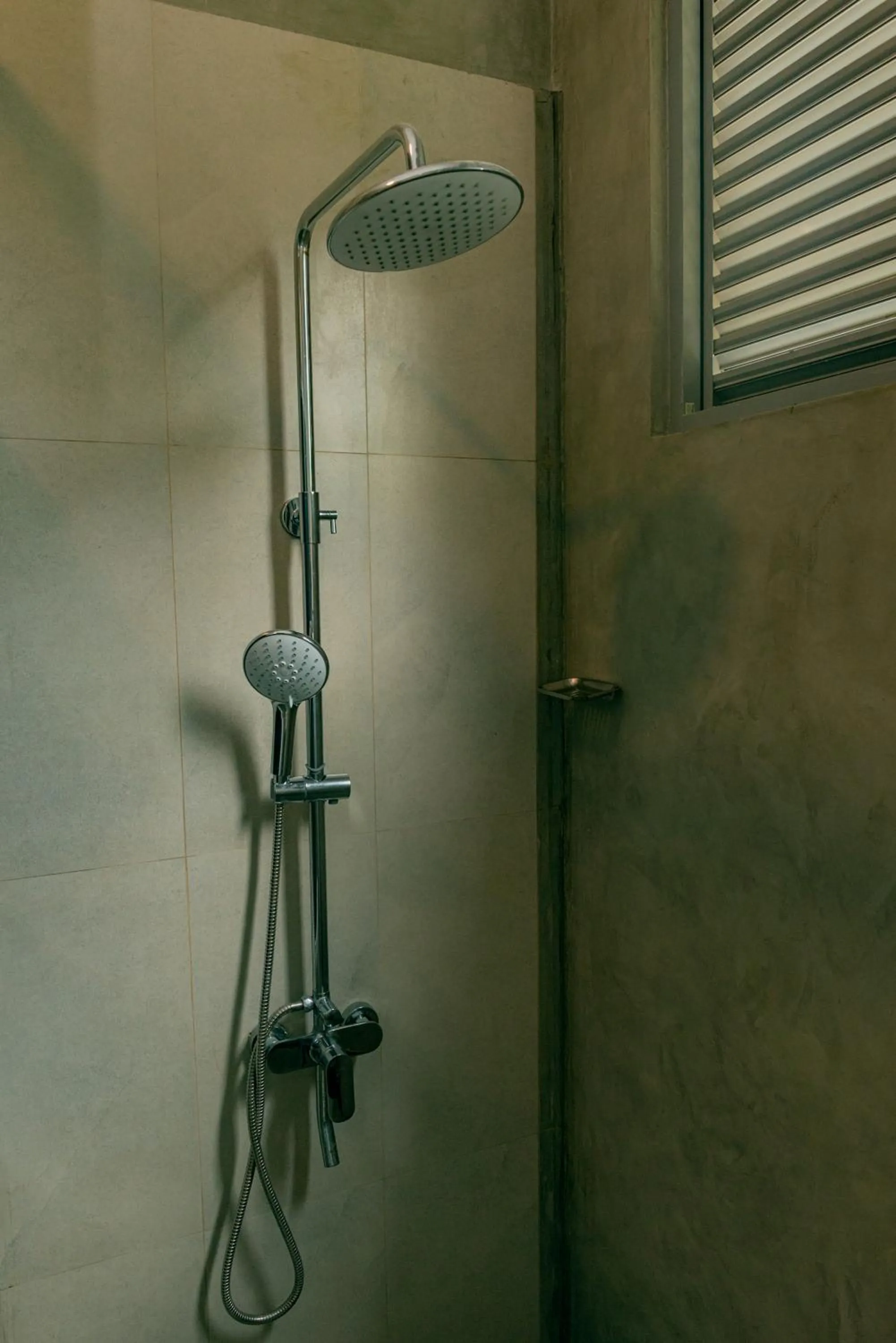 Shower in Kithal Ella Station Resort