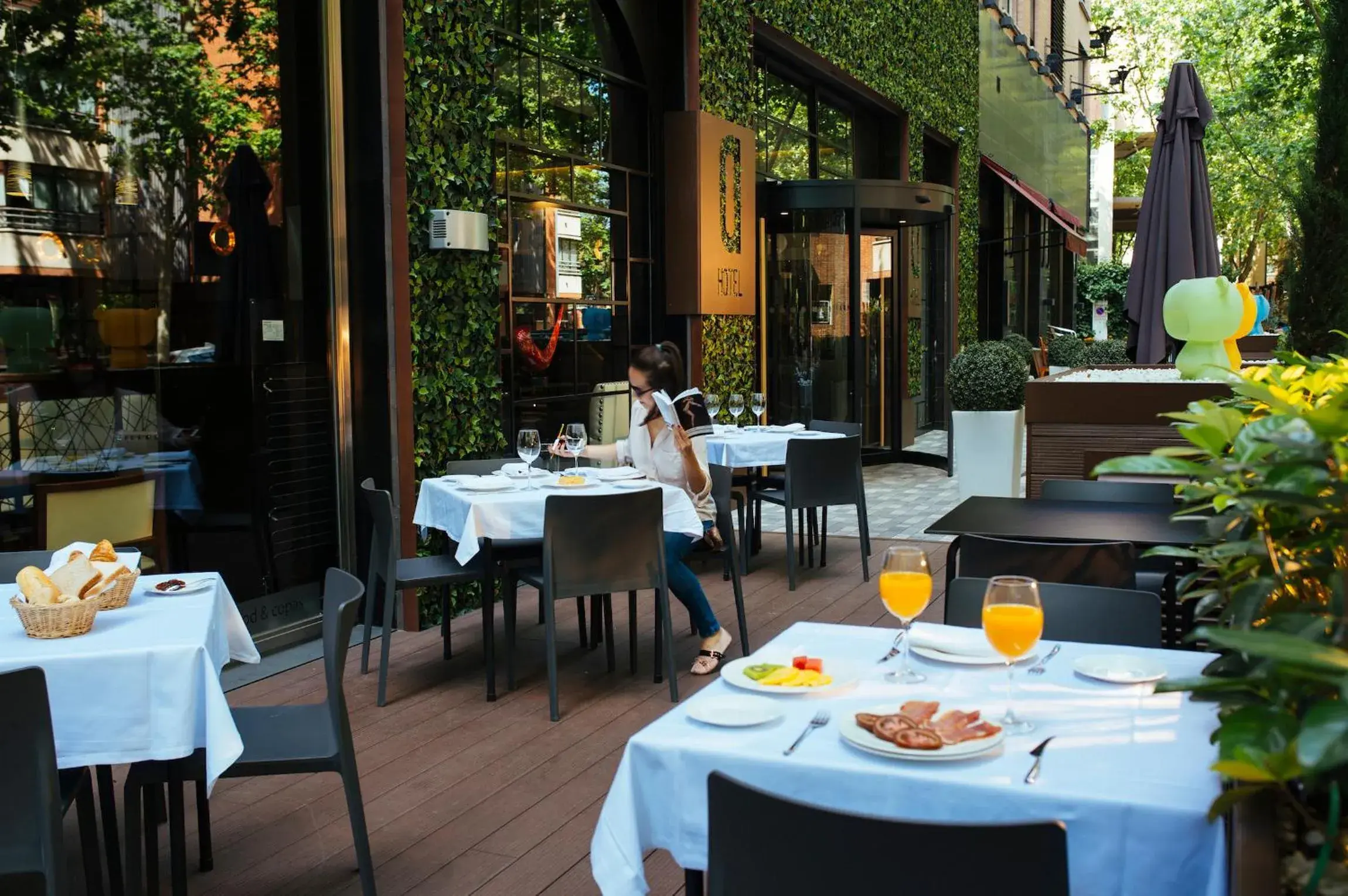 Buffet breakfast in Hotel Mirador de Chamartín Buffet breakfast in Hotel Mirador de Chamartín