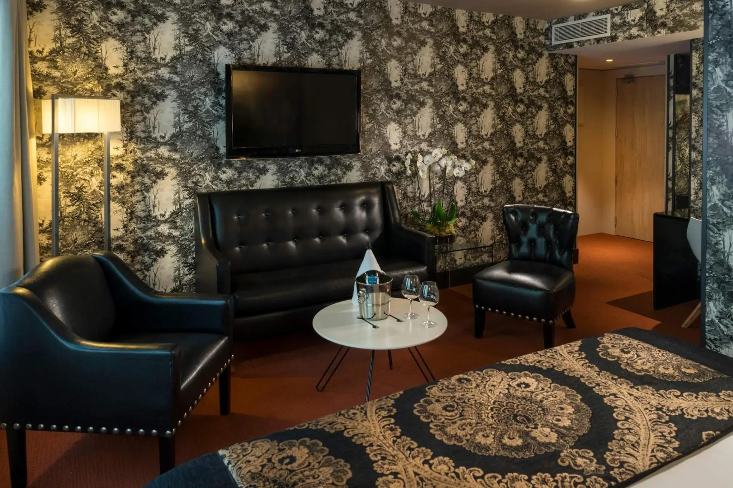 Photo of the whole room, Bed in Hotel Mirador de Chamartín Photo of the whole room, Bed in Hotel Mirador de Chamartín