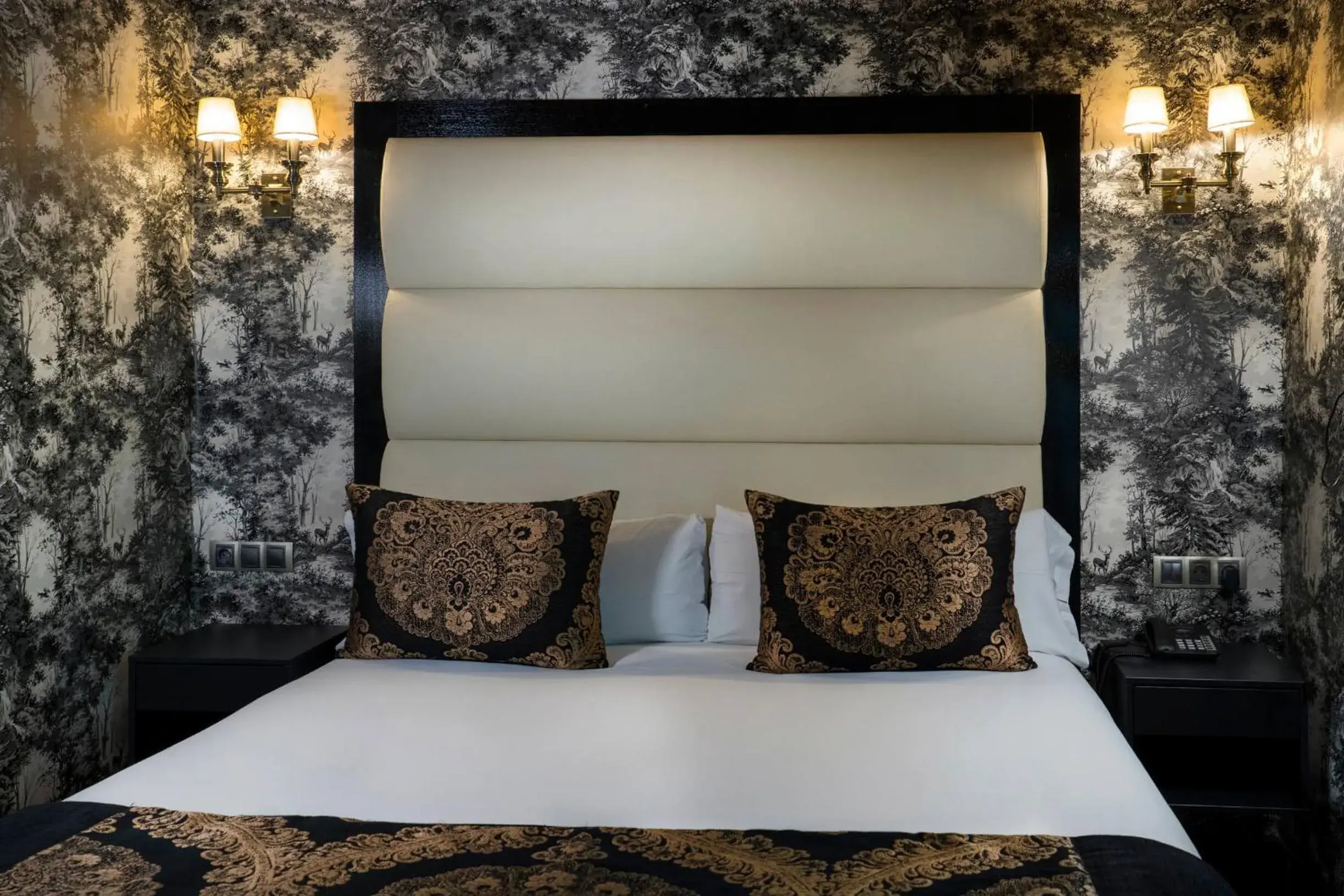 Bedroom, Bed in Hotel Mirador de Chamartín Bedroom, Bed in Hotel Mirador de Chamartín