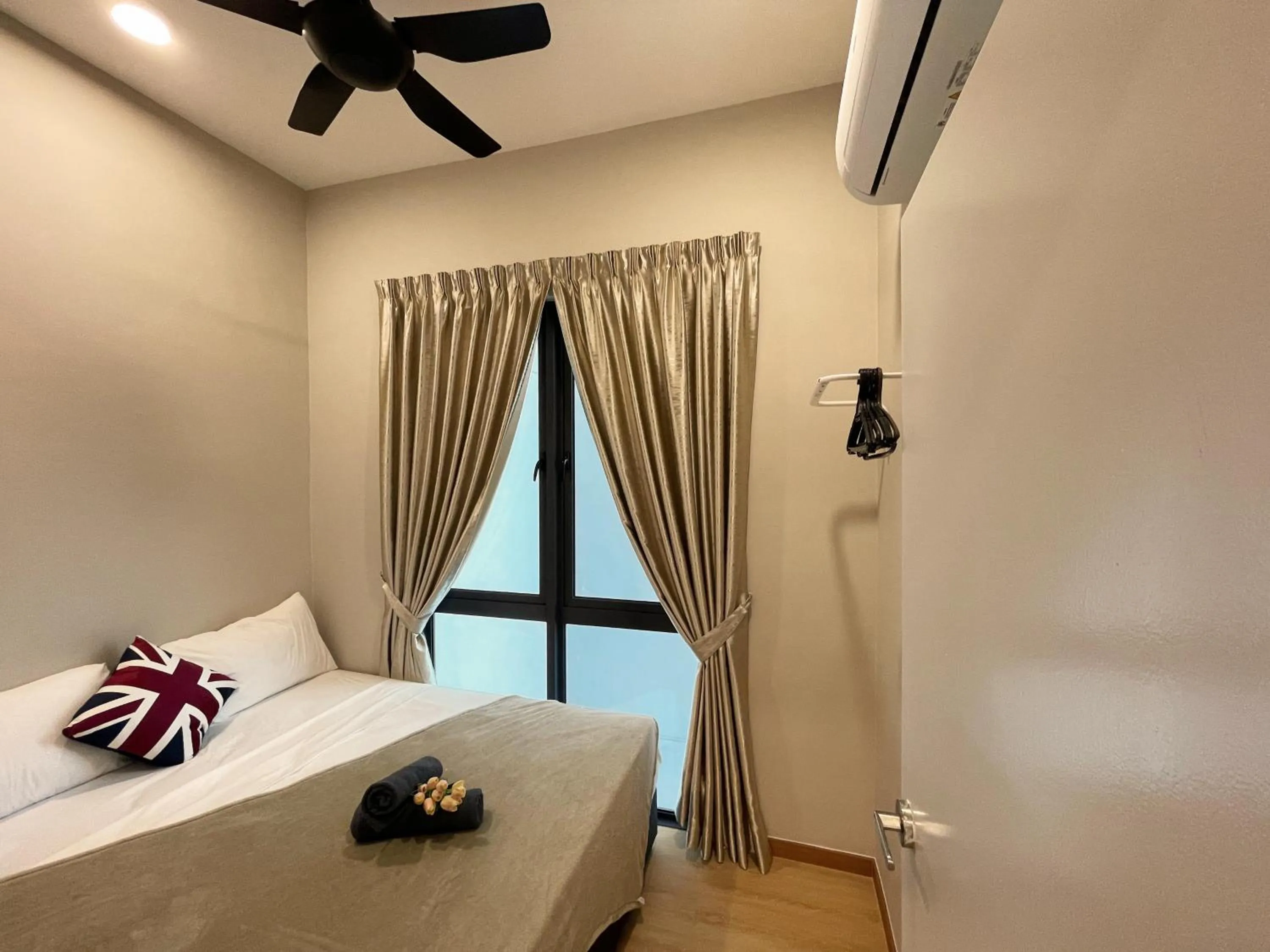 Bed in Pacific Tower Petaling Jaya Near Jaya One, University Malaya, Columbia Hospital By My Homez