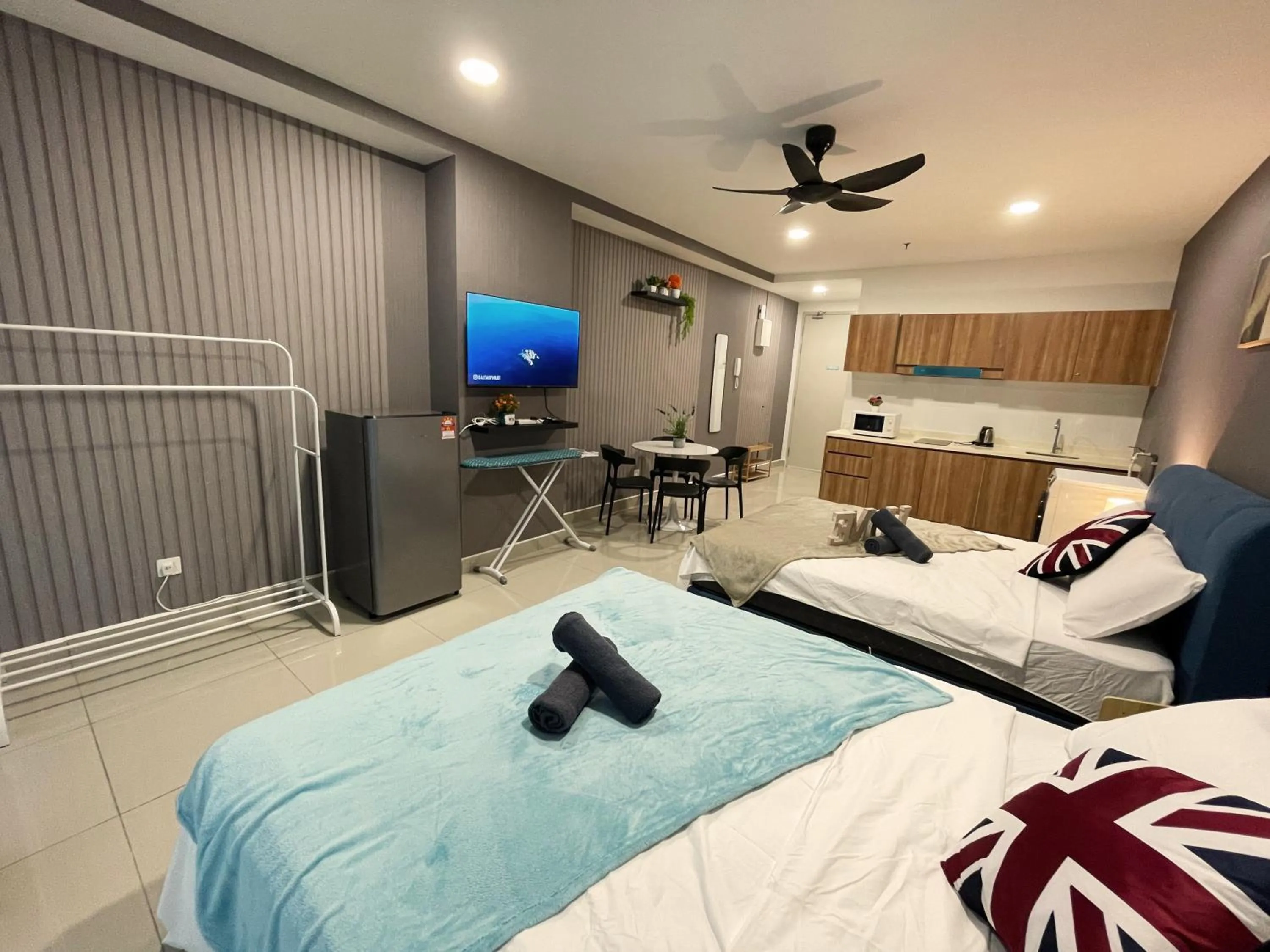 Communal lounge/ TV room, Bed in Pacific Tower Petaling Jaya Near Jaya One, University Malaya, Columbia Hospital By My Homez