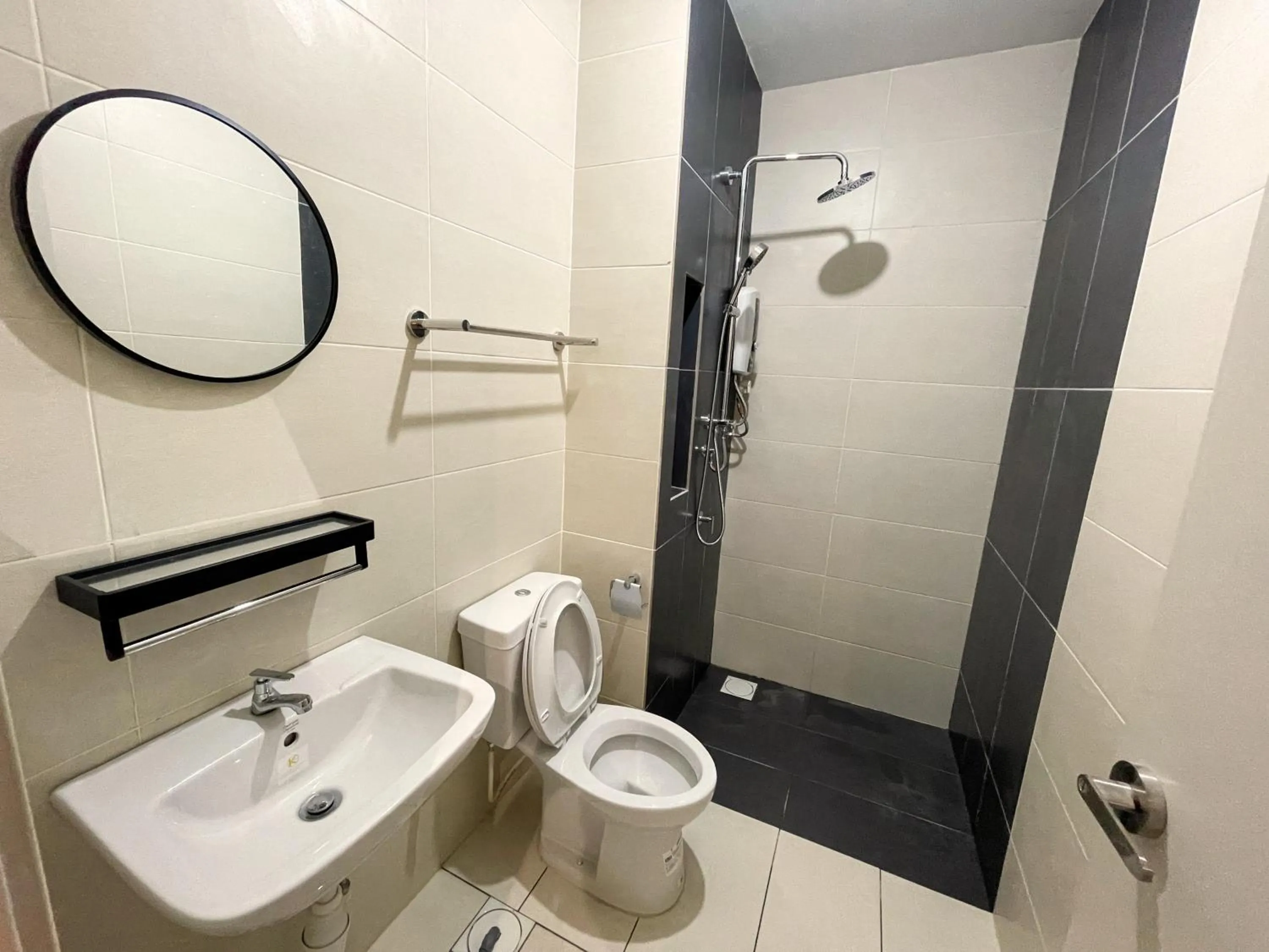 Shower in Pacific Tower Petaling Jaya Near Jaya One, University Malaya, Columbia Hospital By My Homez