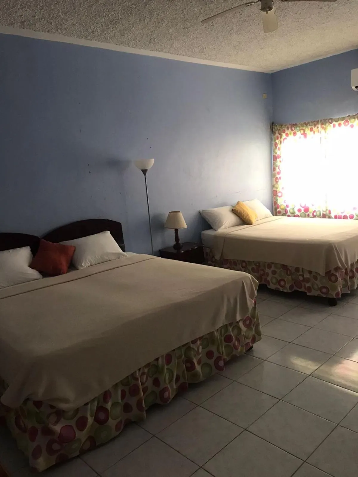 Bedroom, Bed in Tropical Court Hotel